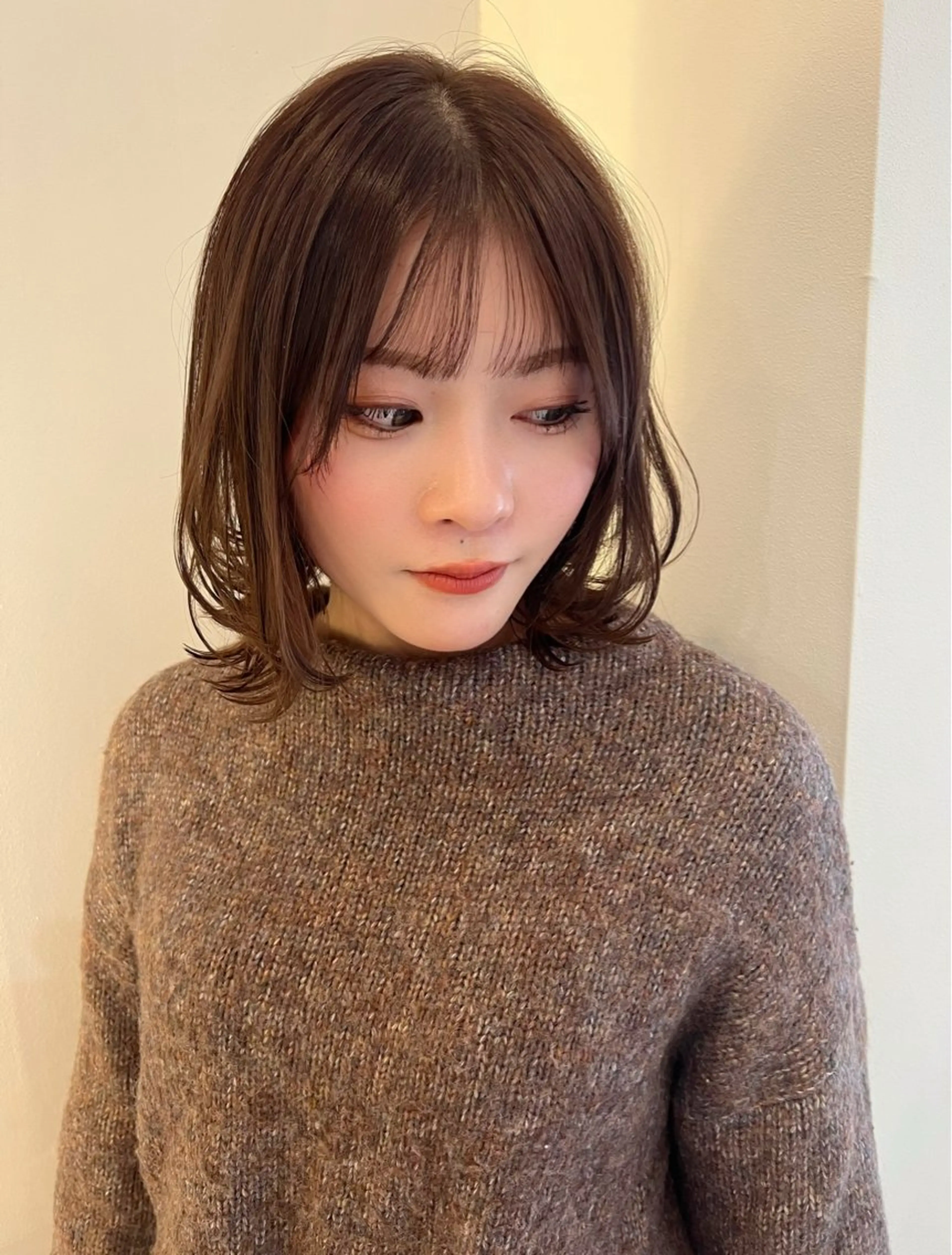 ミディアム カラー ボブレイヤー ベージュカラー ブリーチ ブリーチなしカラー ボブ レイヤー/韓国 ハイトーン興津史弥のヘアスタイル