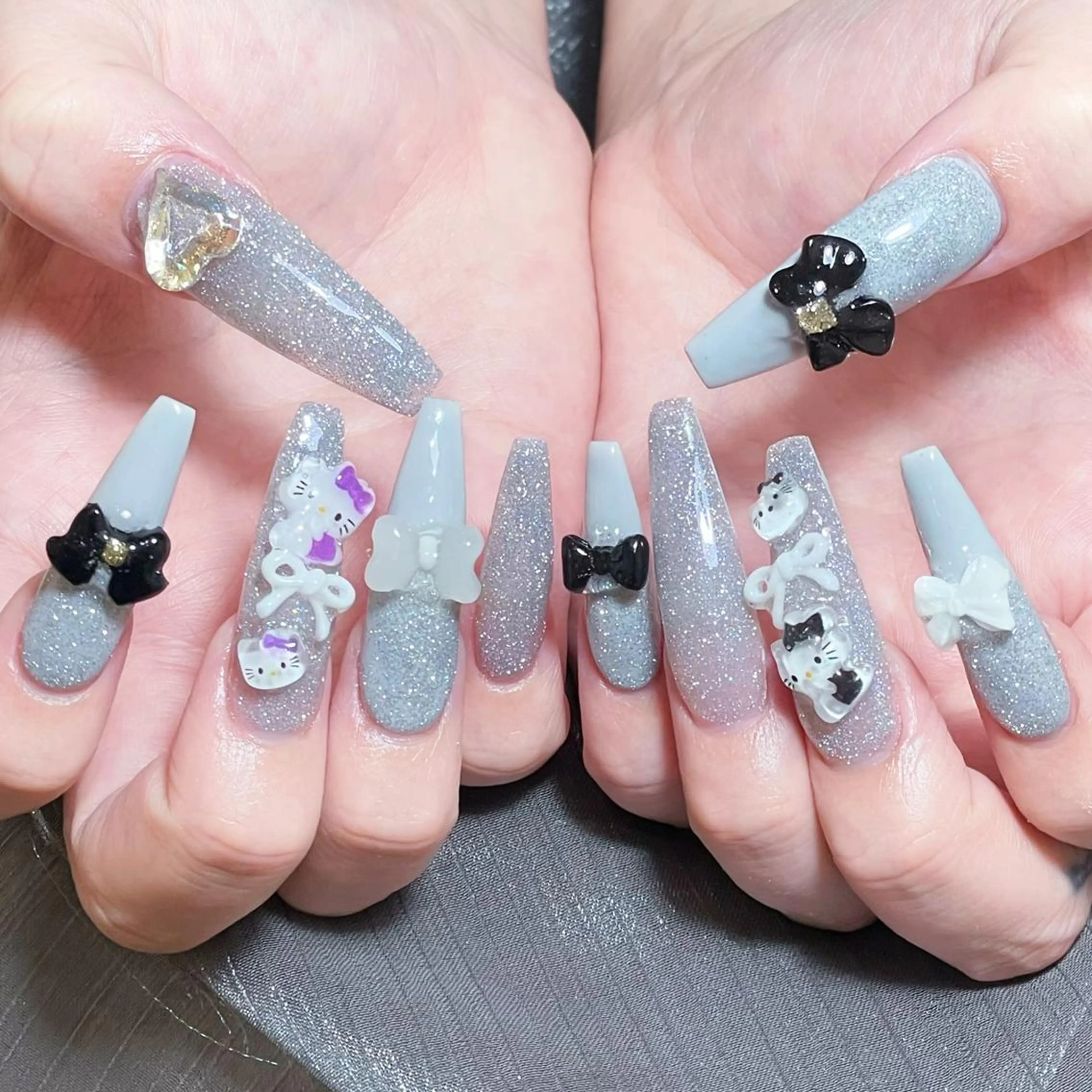 ネイル アートネイル オーロラネイル ガーリー キラキラネイル 韓国ネイル ハンドネイル DIANMOND NAIL🌸のネイルデザイン