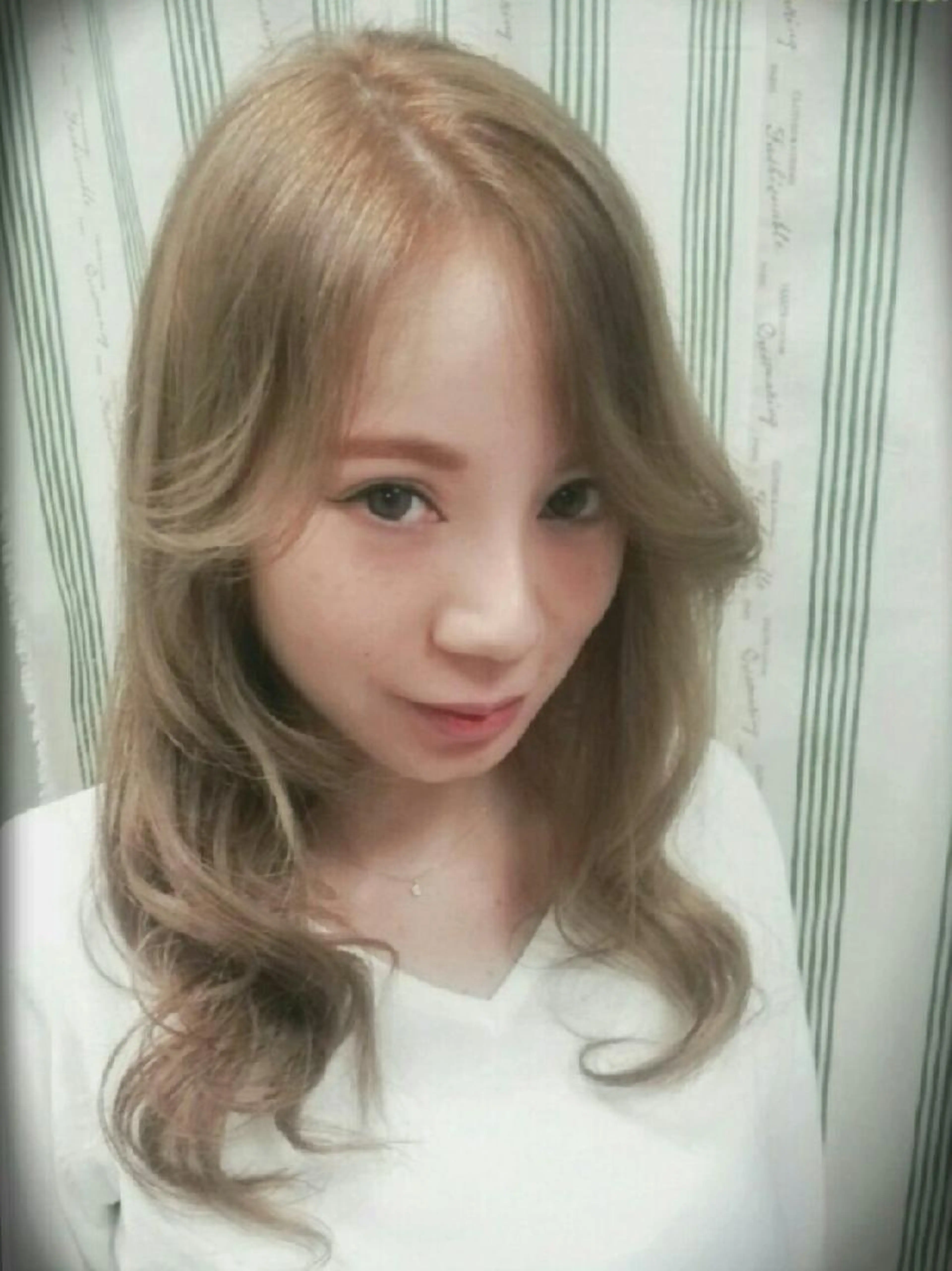 ケアブリーチのダブルカラー+カット（イルミナカラー仕様）の写真