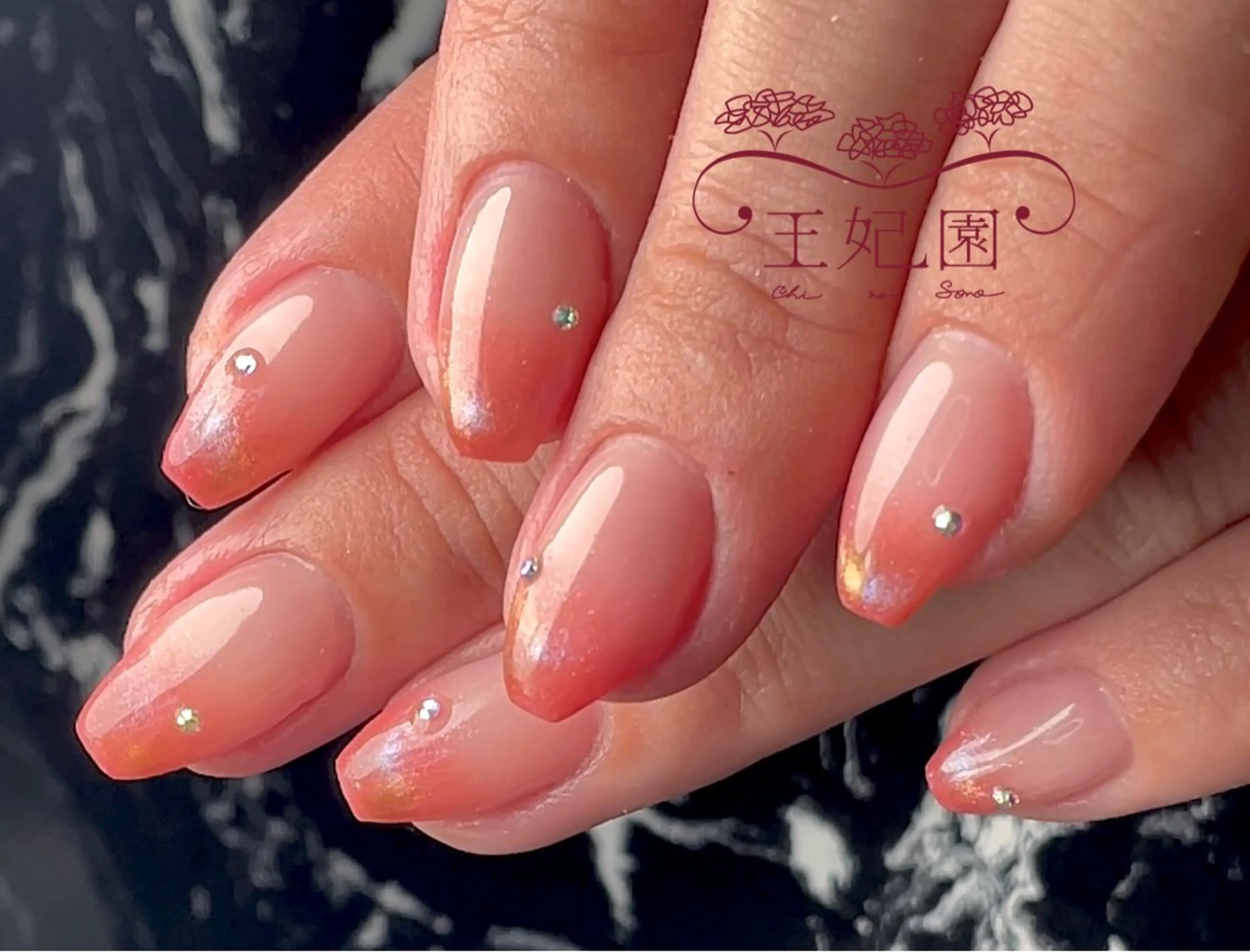 ネイル チークネイル フレンチネイル マグネットネイル マグネットフレンチ ワンホンネイル nail salon王妃の園所属・王妃の園 ohinosonoのネイルデザイン