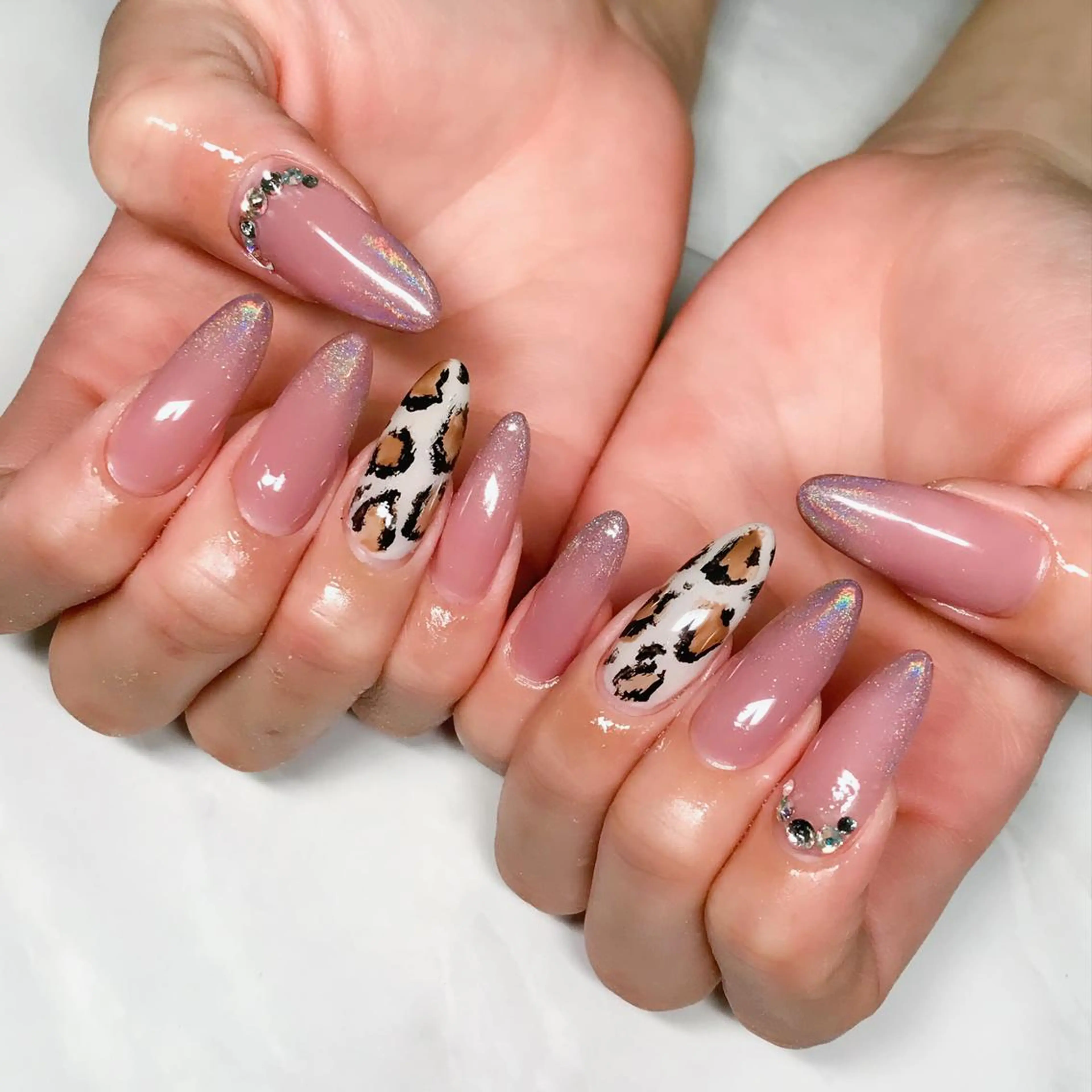 ネイル アニマル柄 スカルプネイル ハンドネイル 《カメレオン》 西田美輝のヘアスタイル