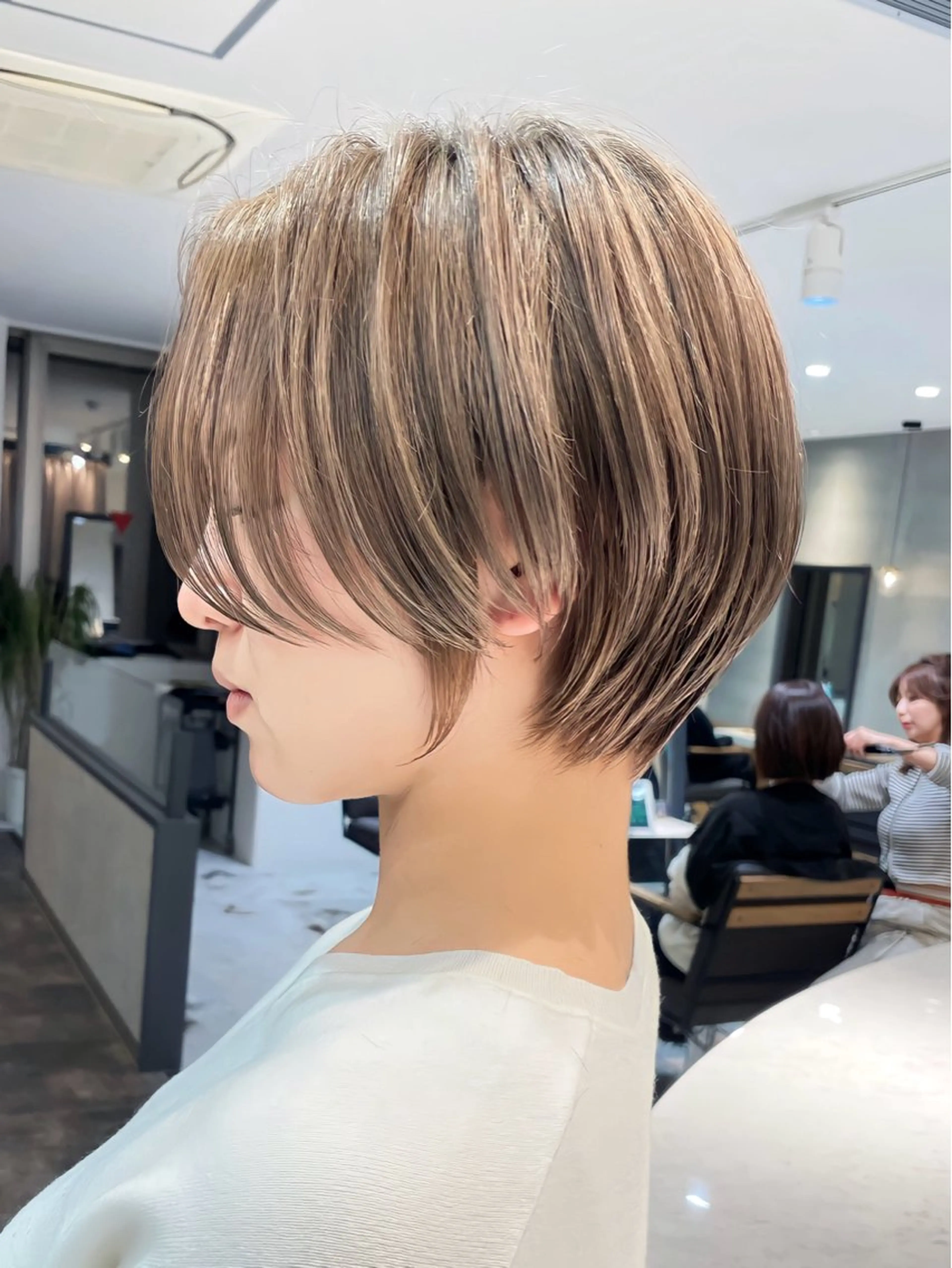 ショート カラー カット トリートメント ハイトーンヘア れおん🌙のヘアスタイル