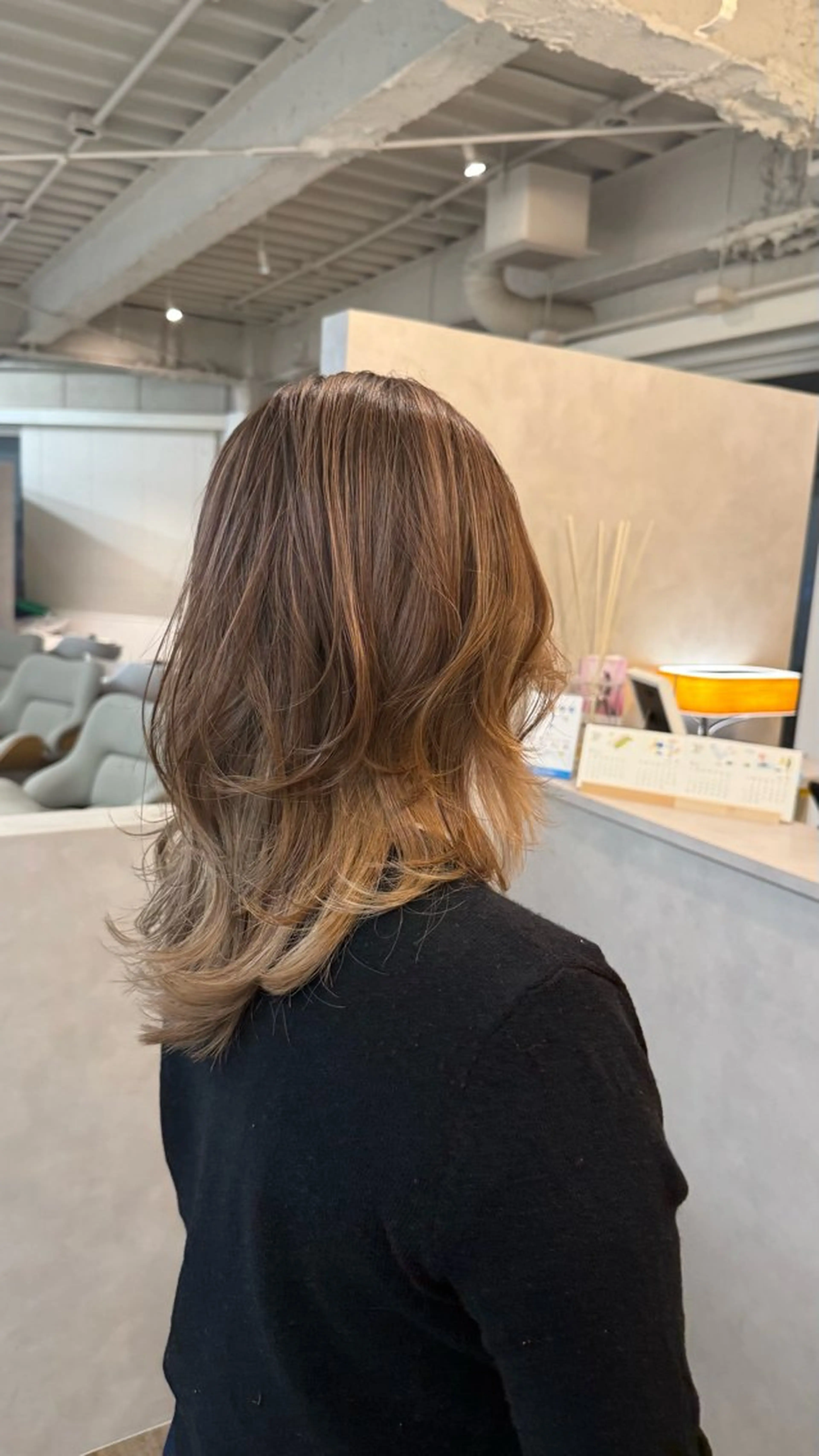 ミディアム カラー バレイヤージュ ベージュカラー レイヤーカット ヘアカラー バレイヤージュモデル 募集👒ヨンスクのヘアスタイル