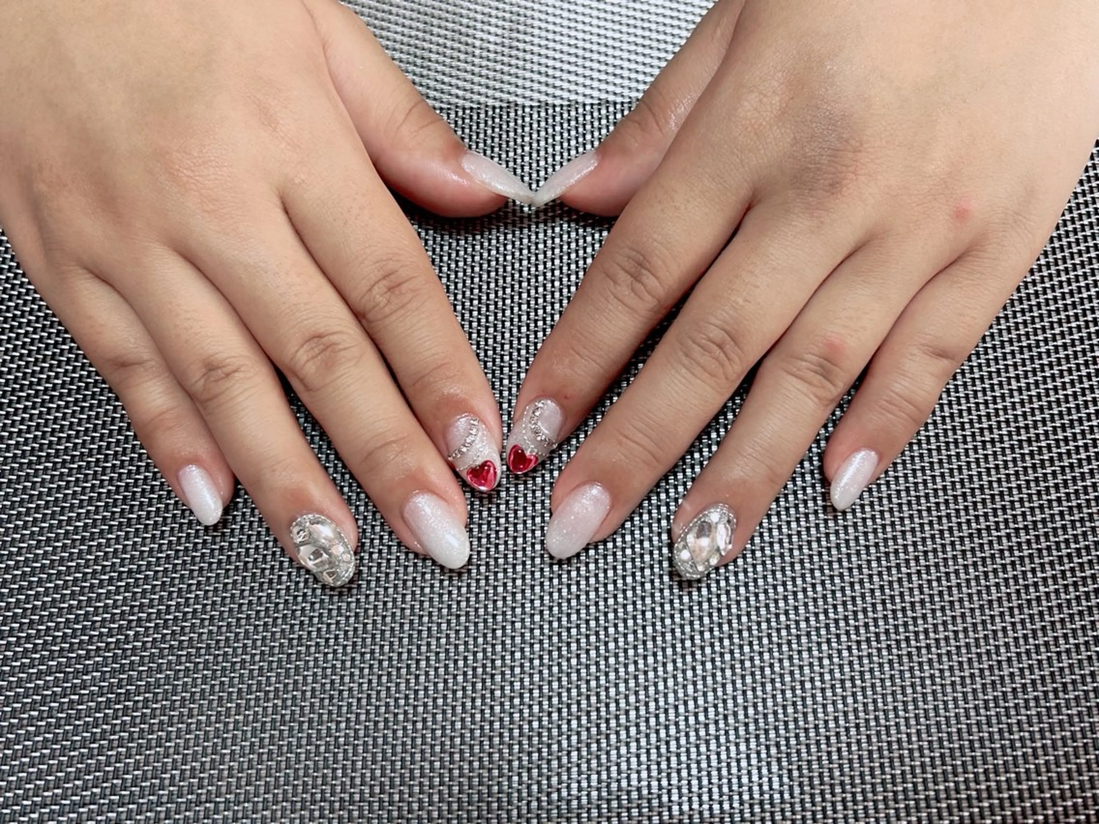 ネイル キラキラネイル ホワイト ハンドネイル i nailのネイルデザイン
