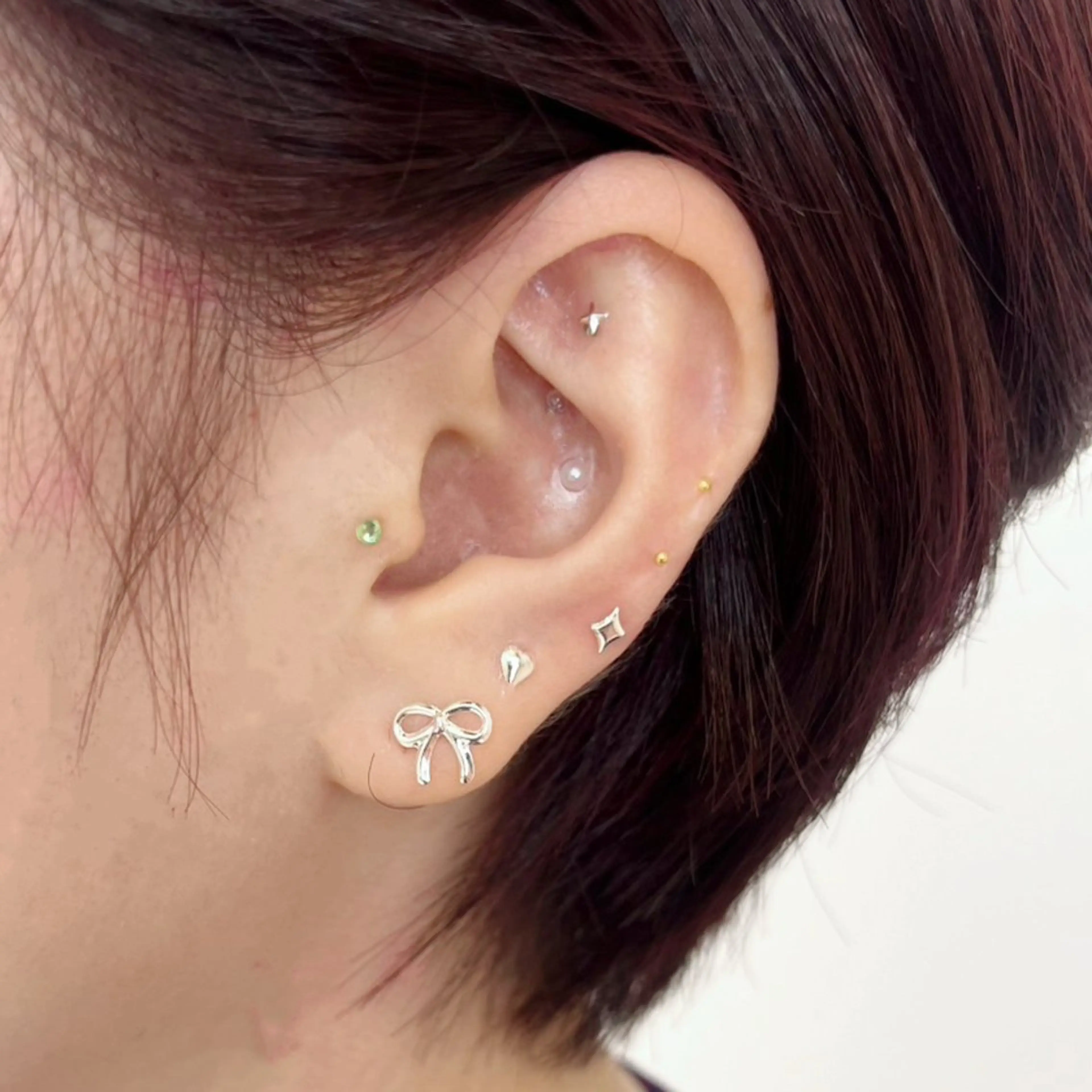 🟧エンドウ指名🟧耳ツボジュエリー＋小顔カット+透明感カラー＋Trボブくびれレイヤー韓国ショートワンカラーミニモ学割の写真