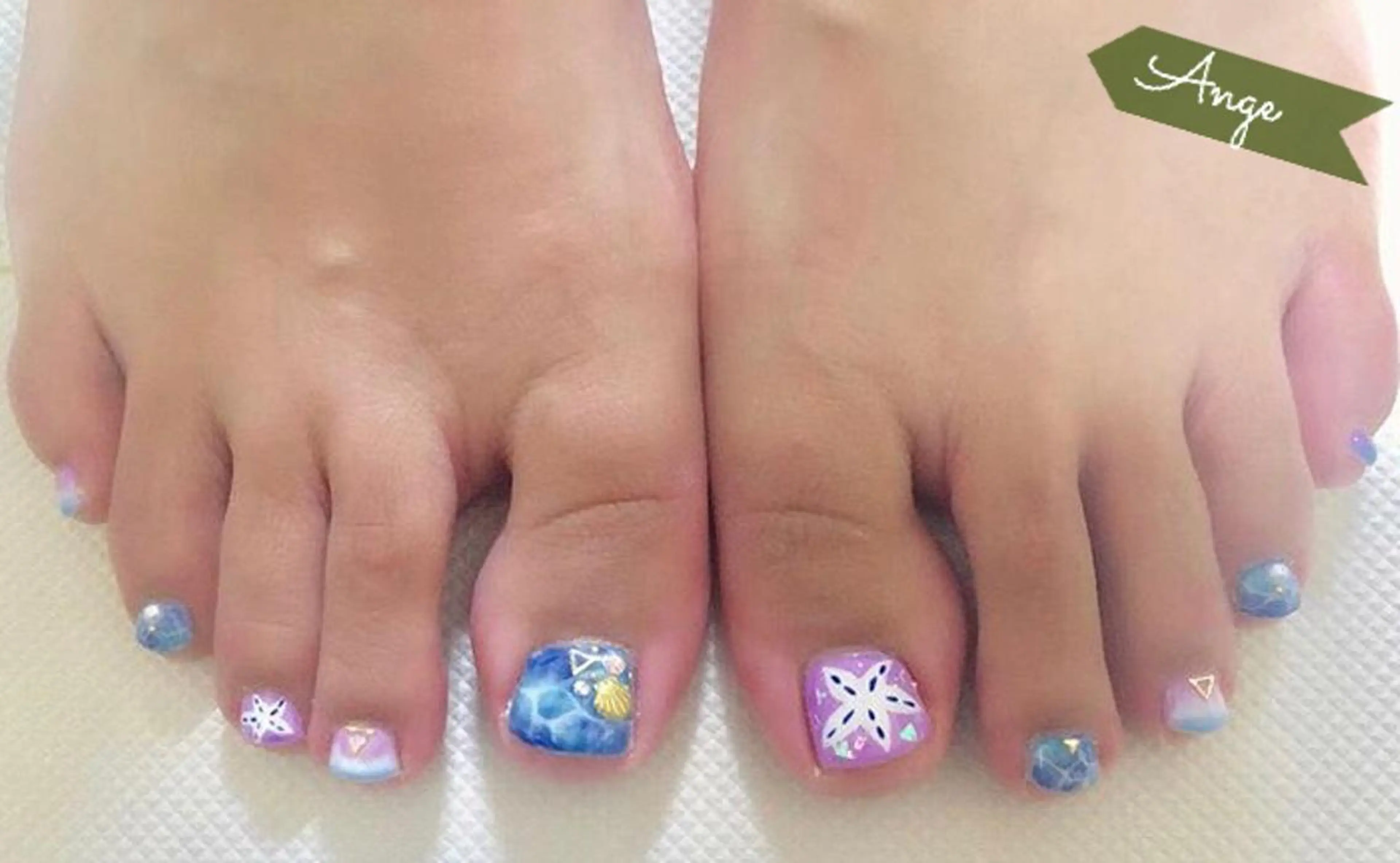 ネイル べっ甲ネイル ブルー ボルドー グラデーション ニュアンスネイル tink 横浜店所属・Tink 横浜のネイルデザイン