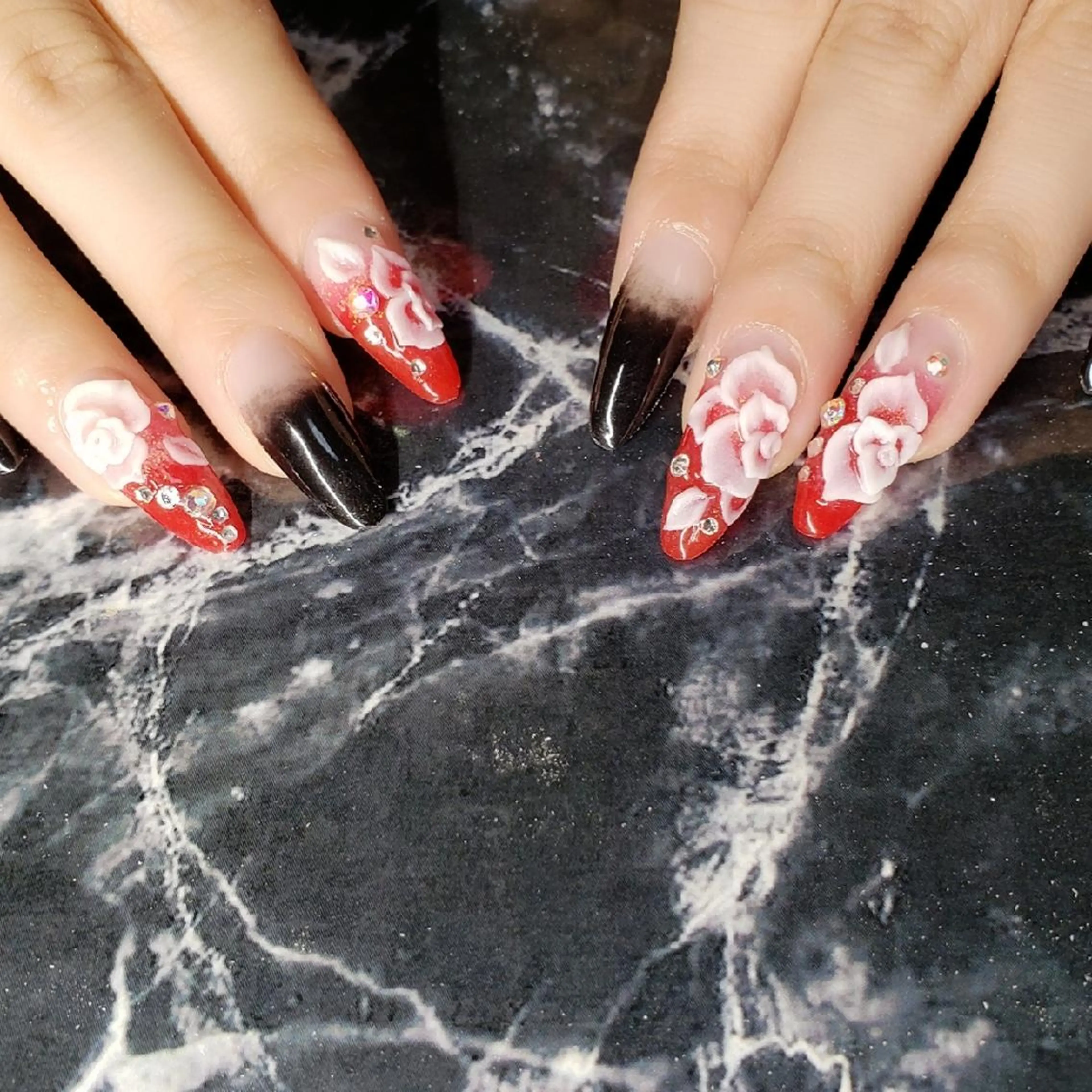 ミディアム ネイル ハンドネイル クロキ 。のネイルデザイン