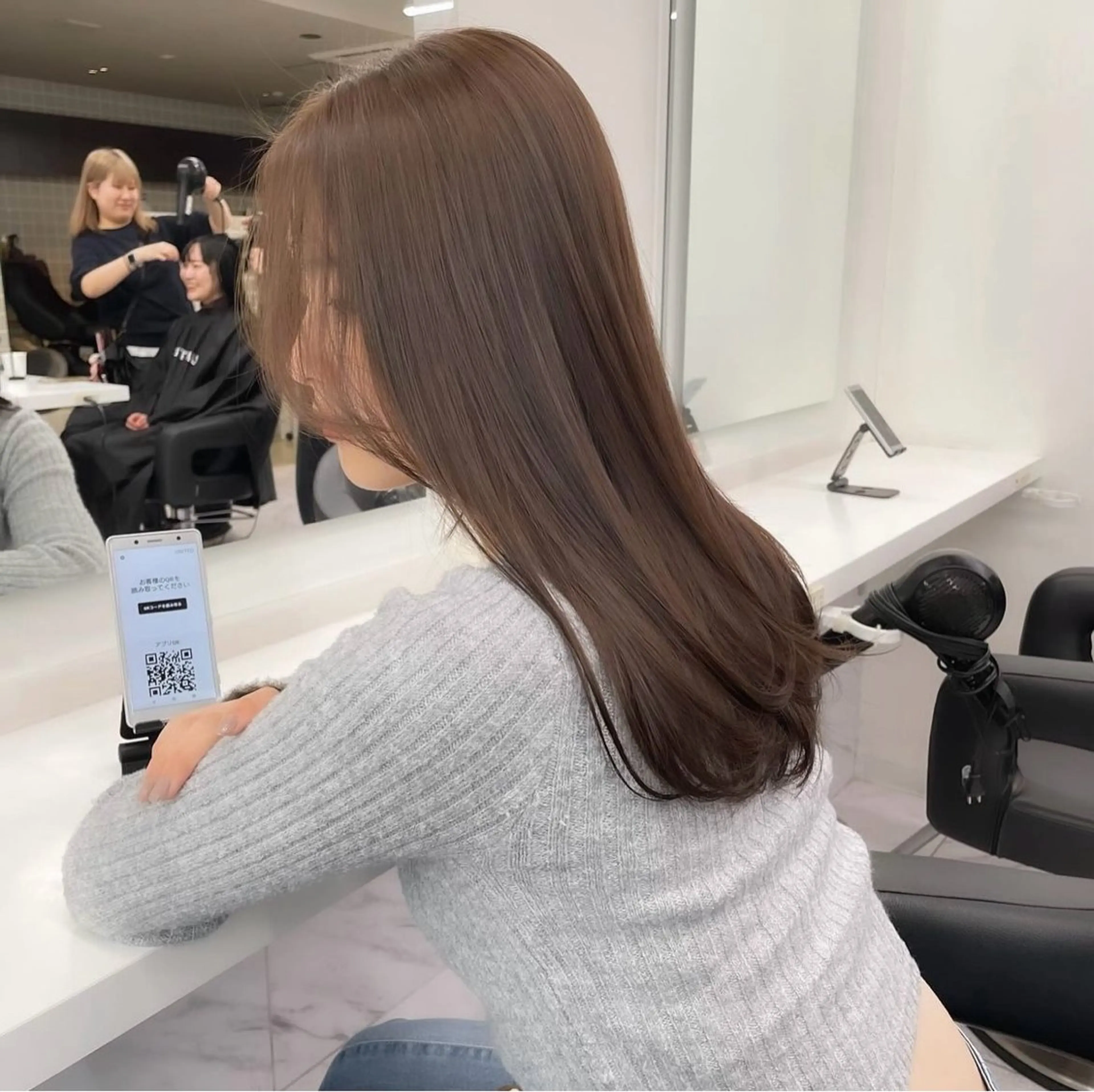 【❤︎似合わせカットカラー❤︎】透明感カラー➕レイヤーカット➕ヒアルロン酸トリートメントの写真