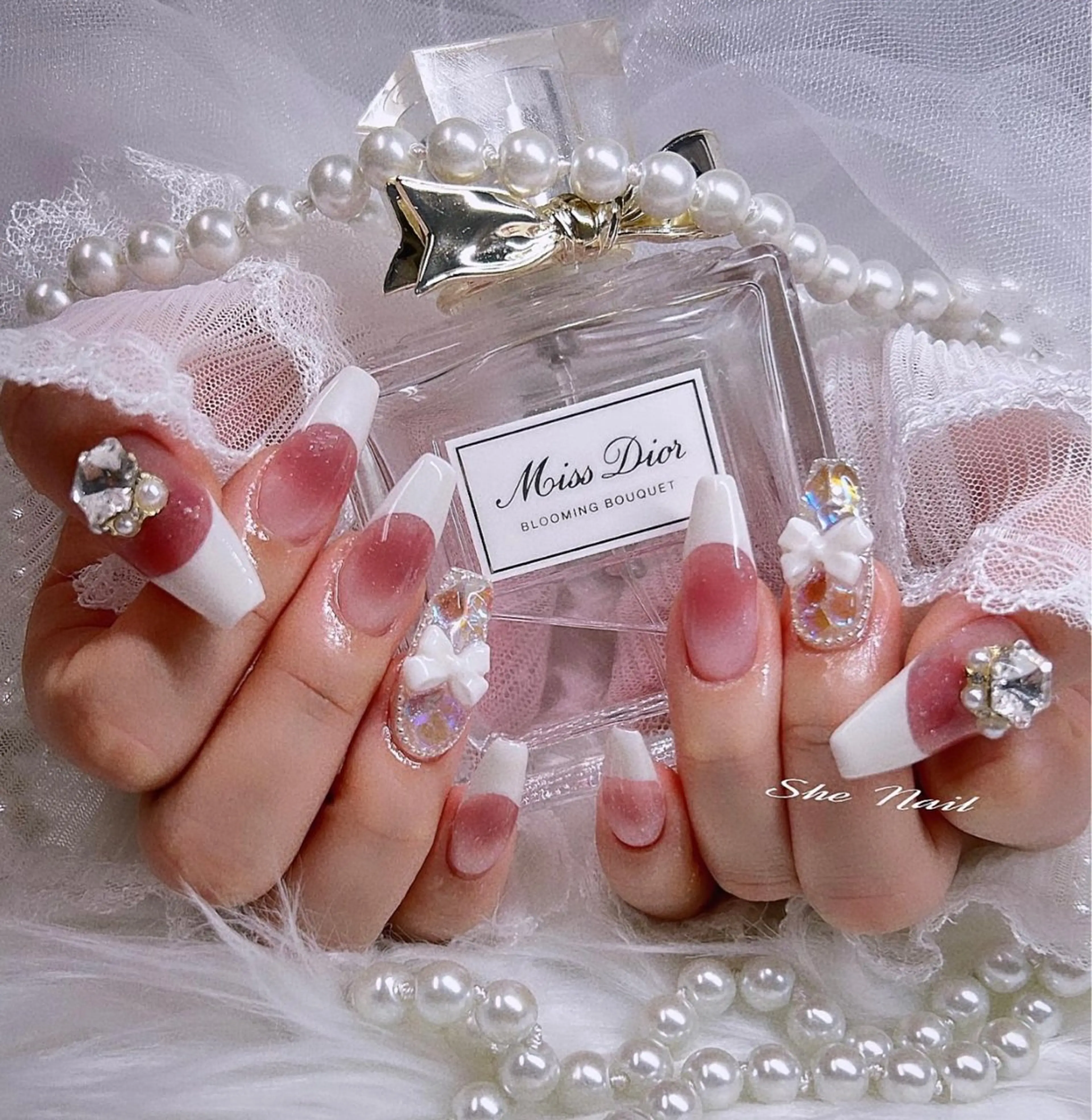 ネイル チークネイル 長さ出し フレンチネイル ガラスフレンチ マグネットネイル She Nail所属・ISA_ BELLAのネイルデザイン