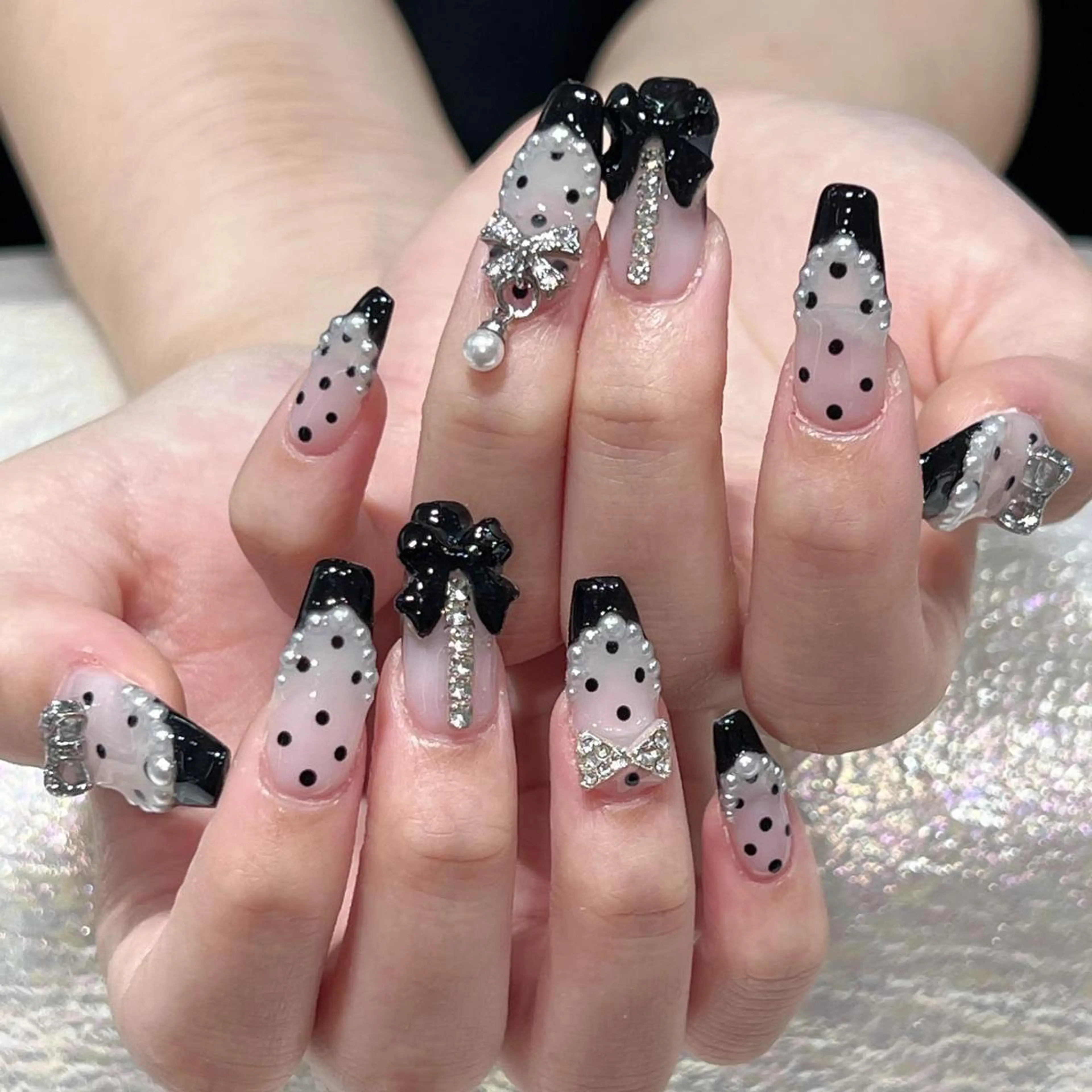 ネイル アートネイル 長さ出し ネイルチップ Queens テイのネイルデザイン