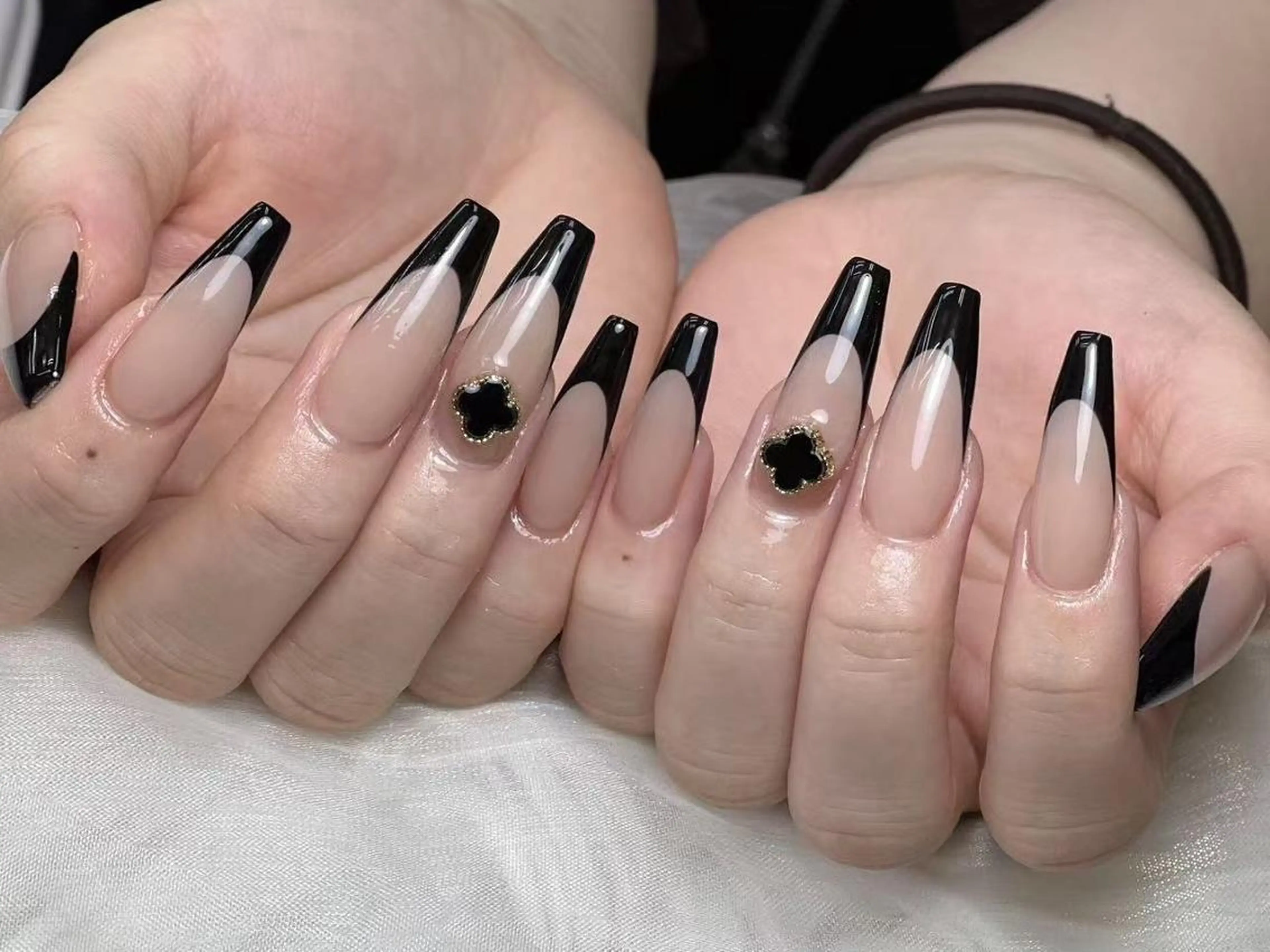 メンズ ネイル メンズ韓国風 アートネイル フレンチネイル ジェルネイル キラキラネイル Bloom kabukiのネイルデザイン