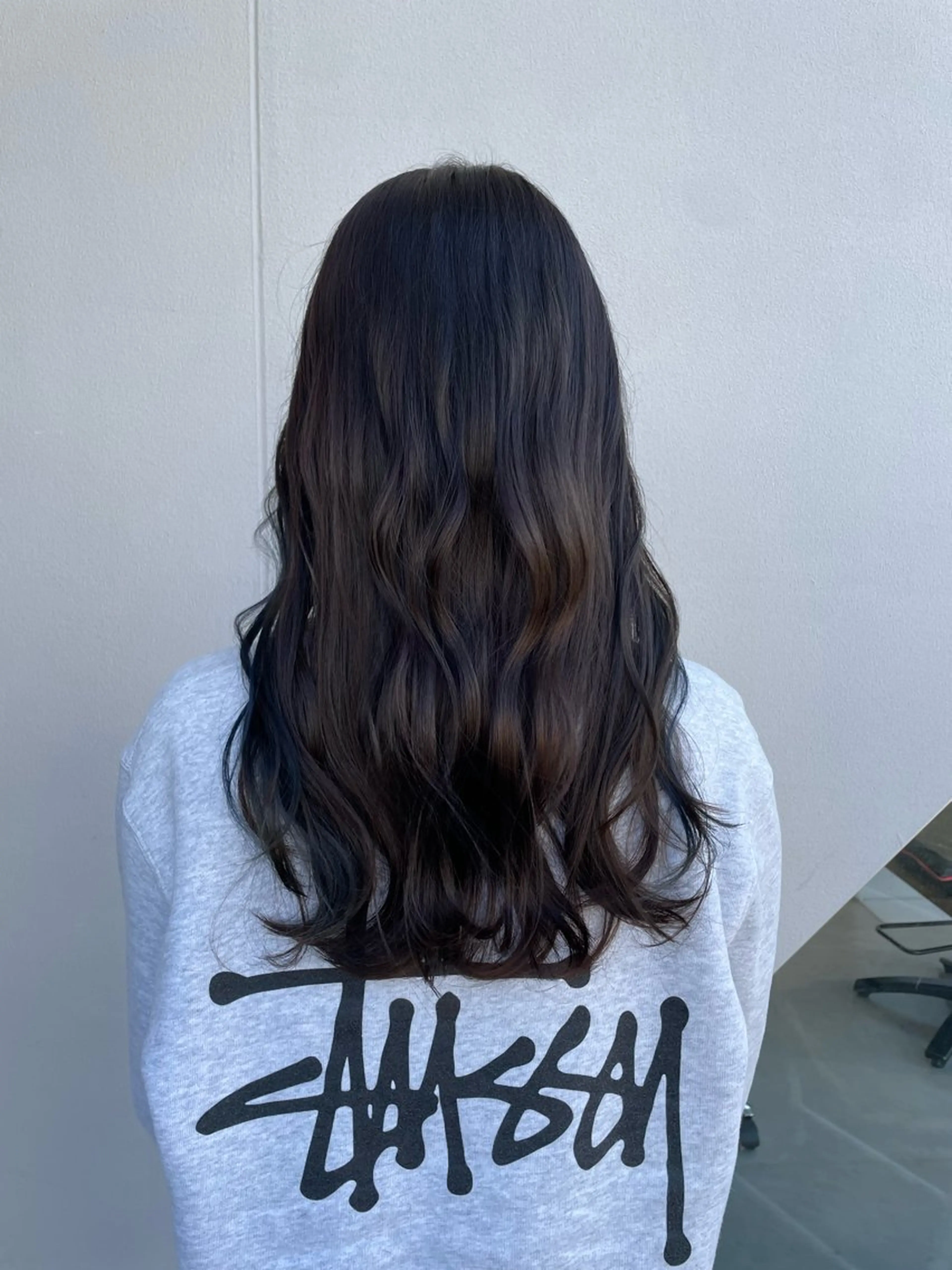 ロング カラー 黒髪 ブルーカラー ブルーブラック lumier juriaのヘアスタイル