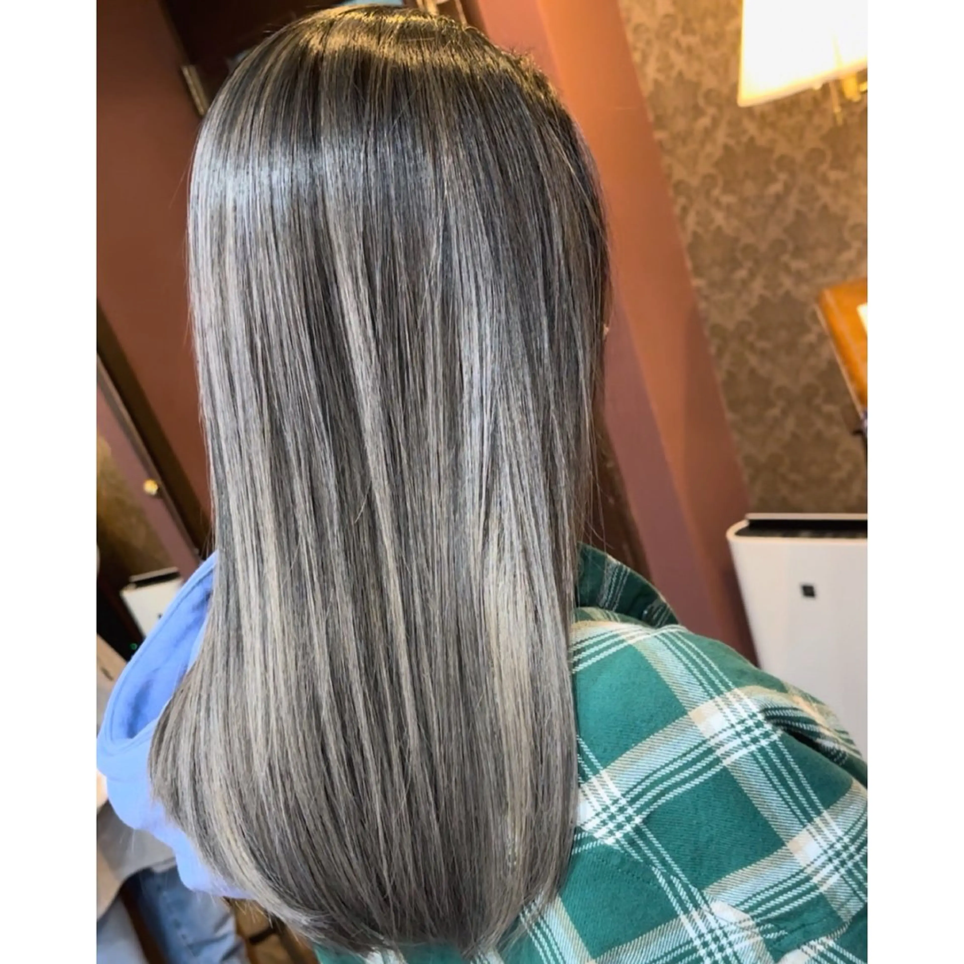 ロング カラー バレイヤージュ ハイライトカラー ハイライト レイヤーカット カット ヘアカラー トリートメント Beyond（kitaro）所属・石井辰功也 フリーランス美容師のヘアスタイル