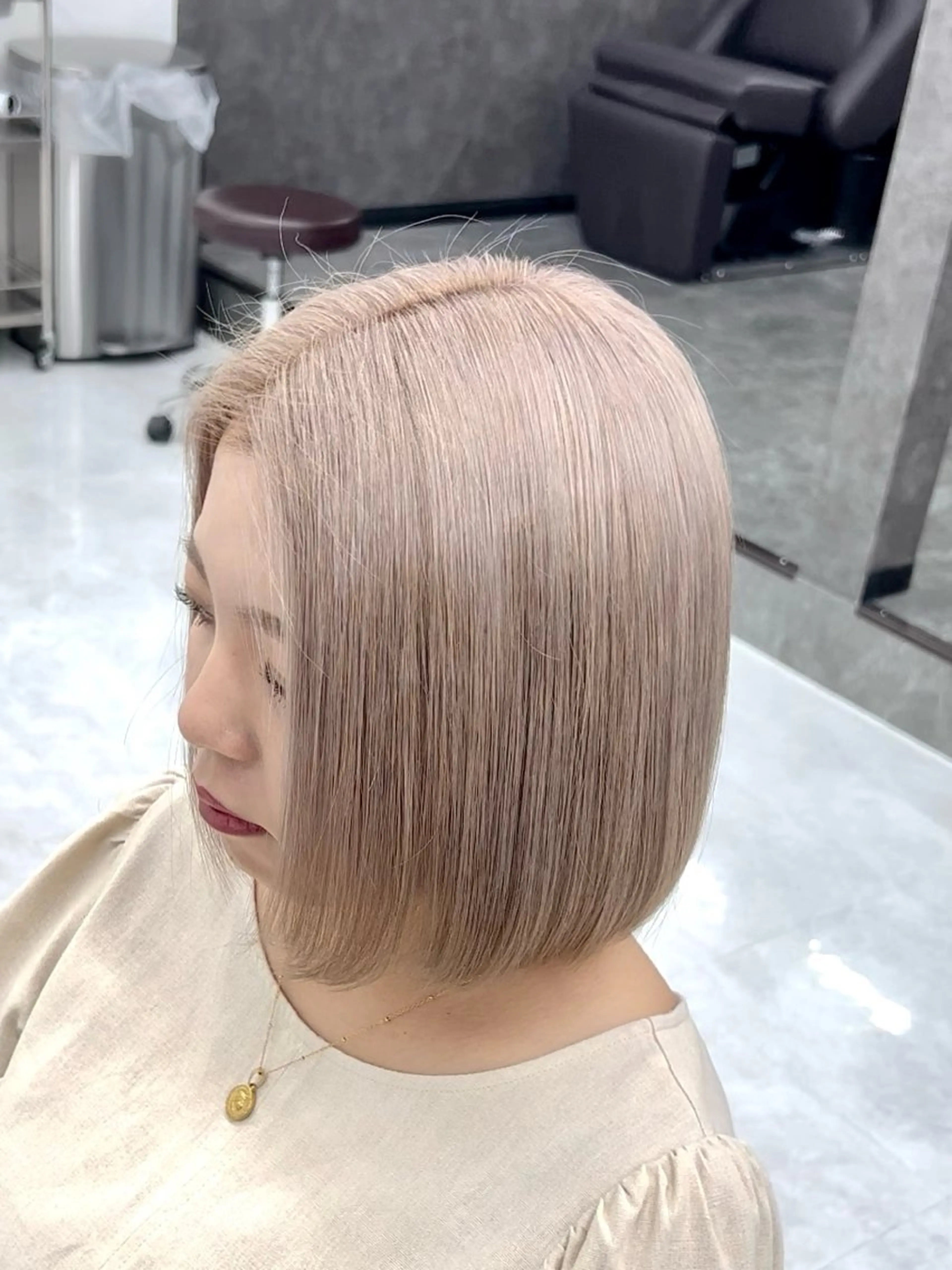 ミディアム カラー ヘアアレンジ ベージュカラー ハイトーンカラー ミルクティーベージュ ホワイトミルクティーベージュ カット ヘアカラー トリートメント ヘアセット フウト/メンズカット /メンズパーマのヘアスタイル