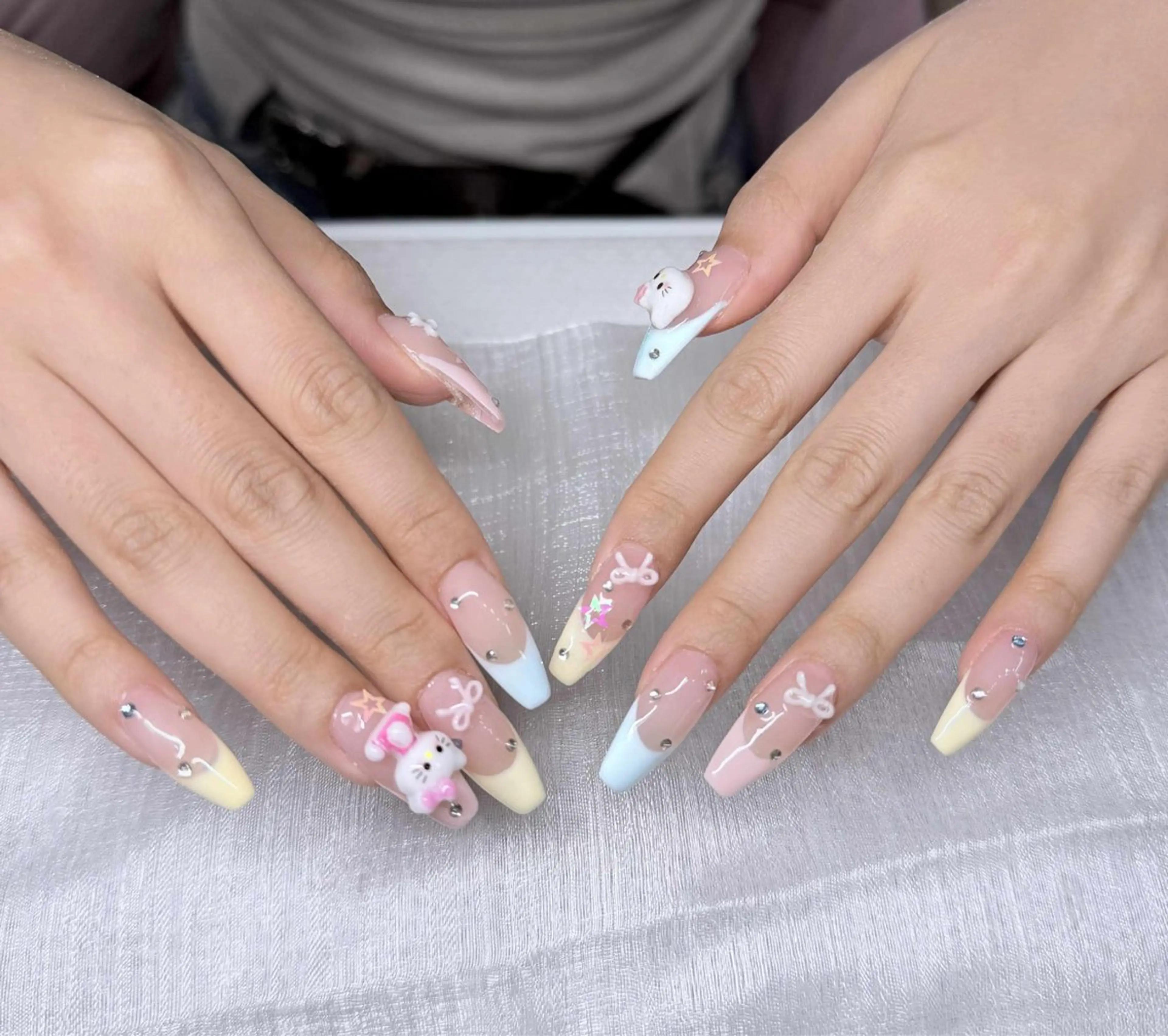 ネイル 長さ出し グラデーション 卒業式 キラキラネイル マグネットネイル ハンドネイル Lee Nailsのネイルデザイン