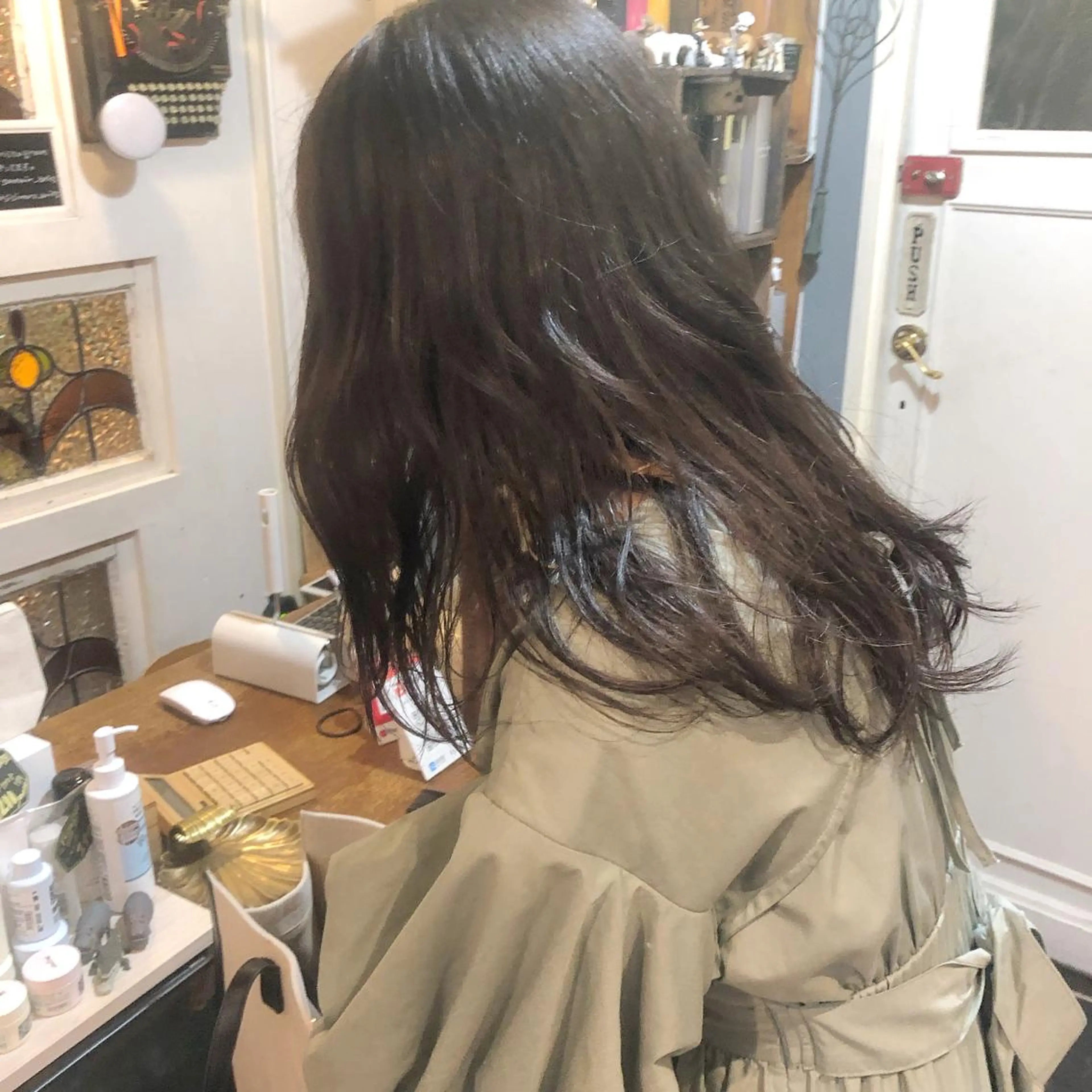 ミディアム カラー ヤスザトアヤノ ／レイヤー／オリーブのヘアスタイル