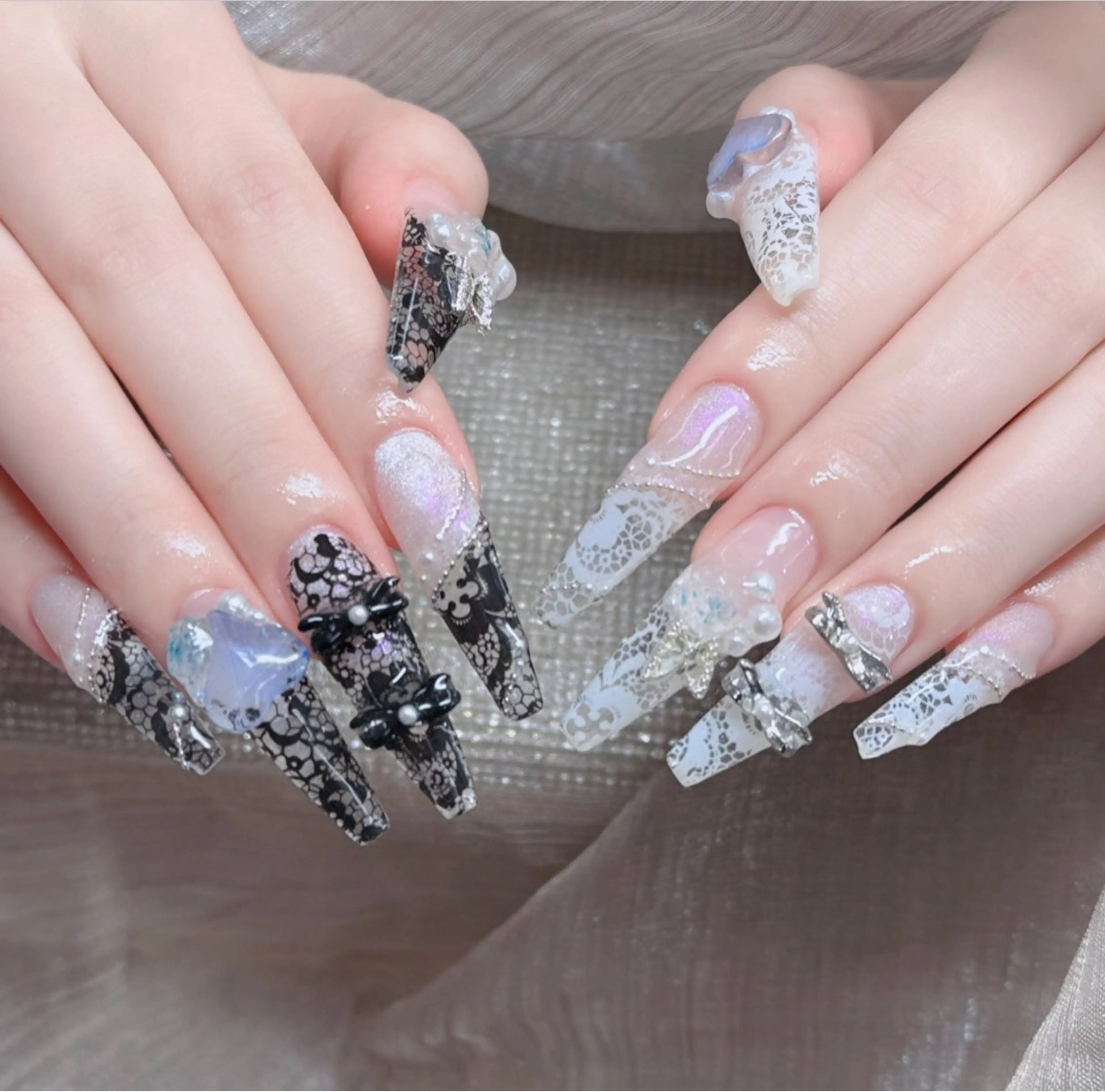 ネイル オーロラネイル フレンチネイル ジェルネイル ハロウィン キラキラネイル ハンドネイル H.baby Nail Salonのネイルデザイン