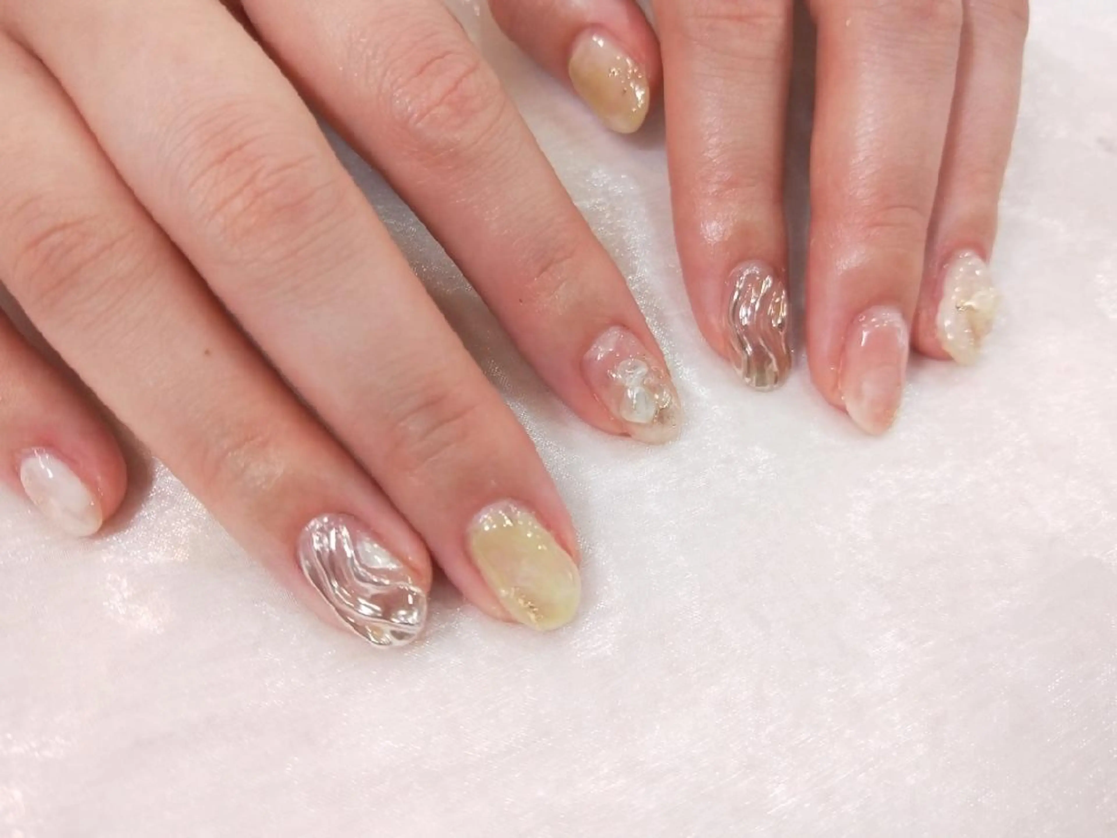 ネイル ハンドネイル ハンドケア R'well所属・はばすみれ🎀ﾈｲﾙ 光ﾌｪｲｼｬﾙ ﾍｱのネイルデザイン