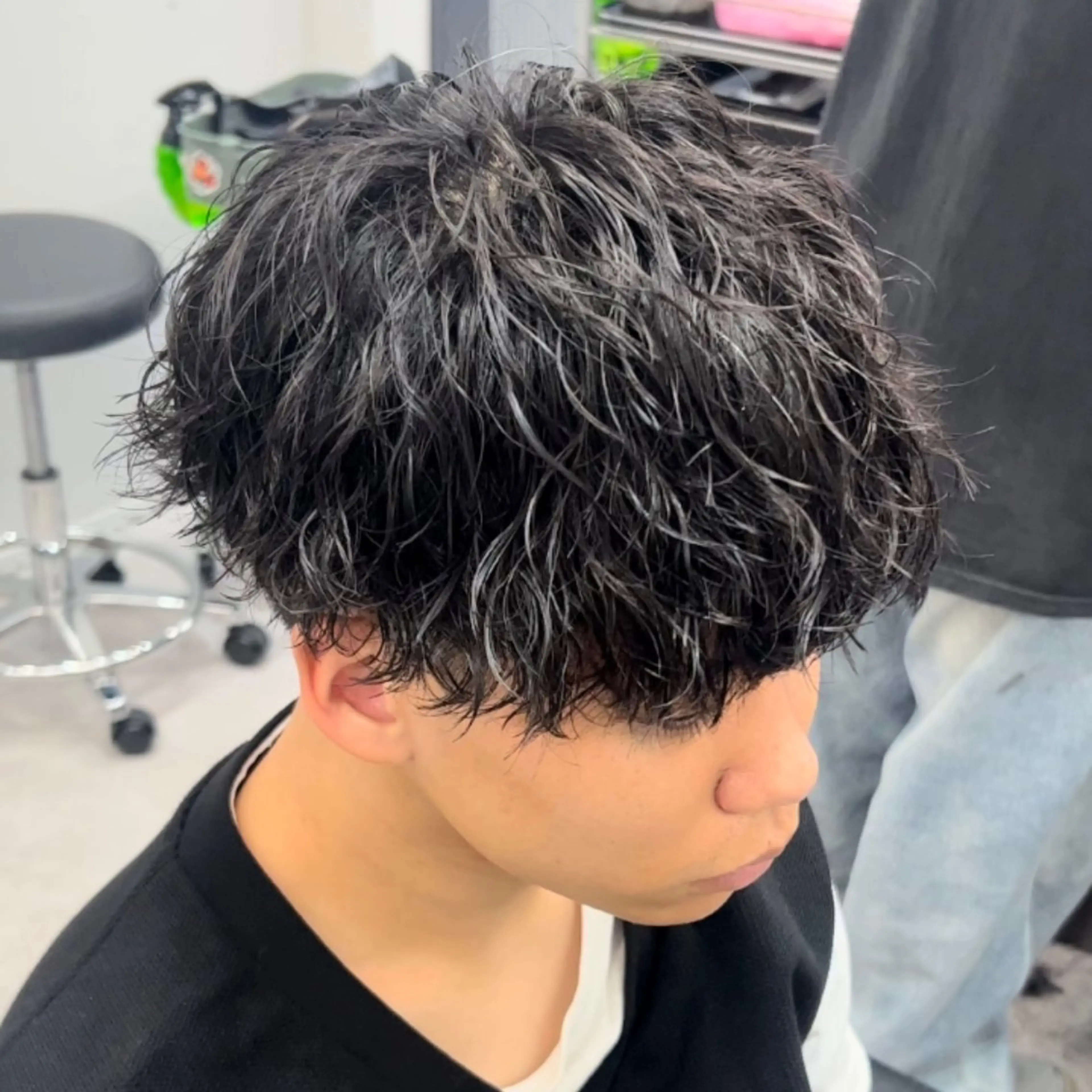 パーマ メンズ メンズパーマ ツイストスパイラルパーマ スパイラルパーマ 曲がる縮毛矯正 LIBER 　岩名のヘアスタイル