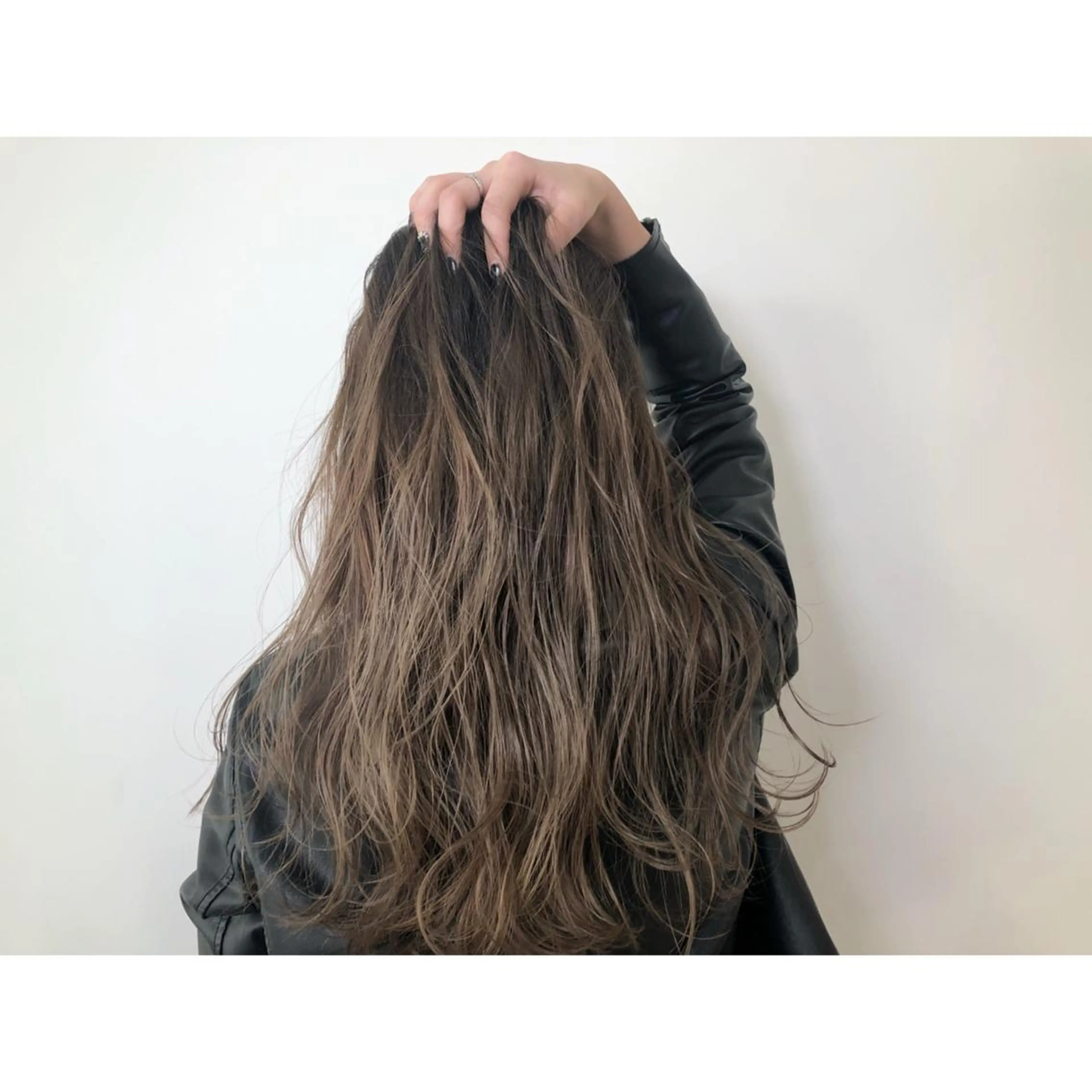 ロング カラー ブロンド グラデーションカラー 加藤 利基のヘアスタイル