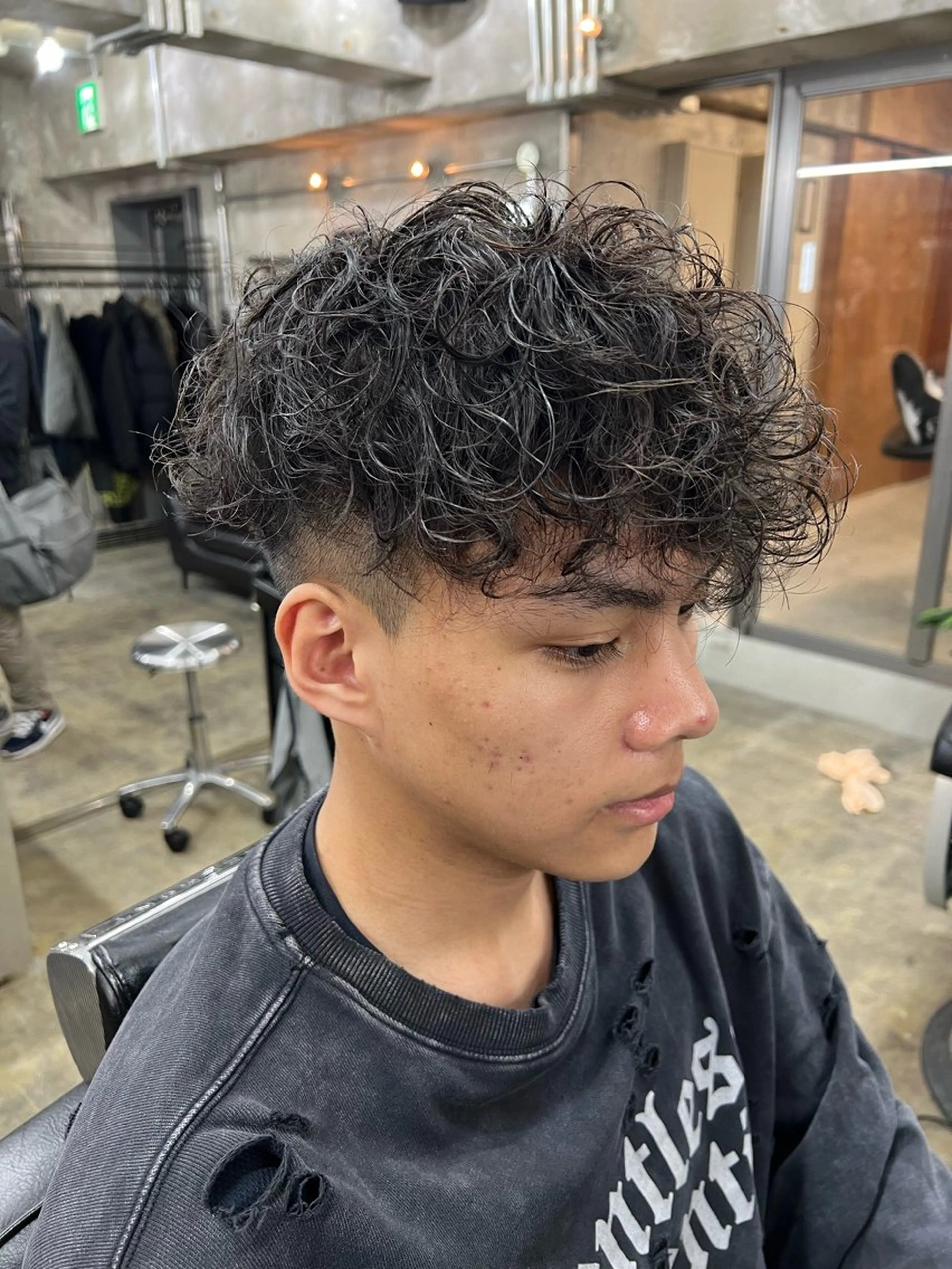 パーマ メンズ アップバング メンズメッシュ メンズパーマ プードルパーマ メンズツイストパーマ カット パーマ メンズパーマ特化サロンLond LOGAN所属・SEIYA メンズパーマ職人のヘアスタイル