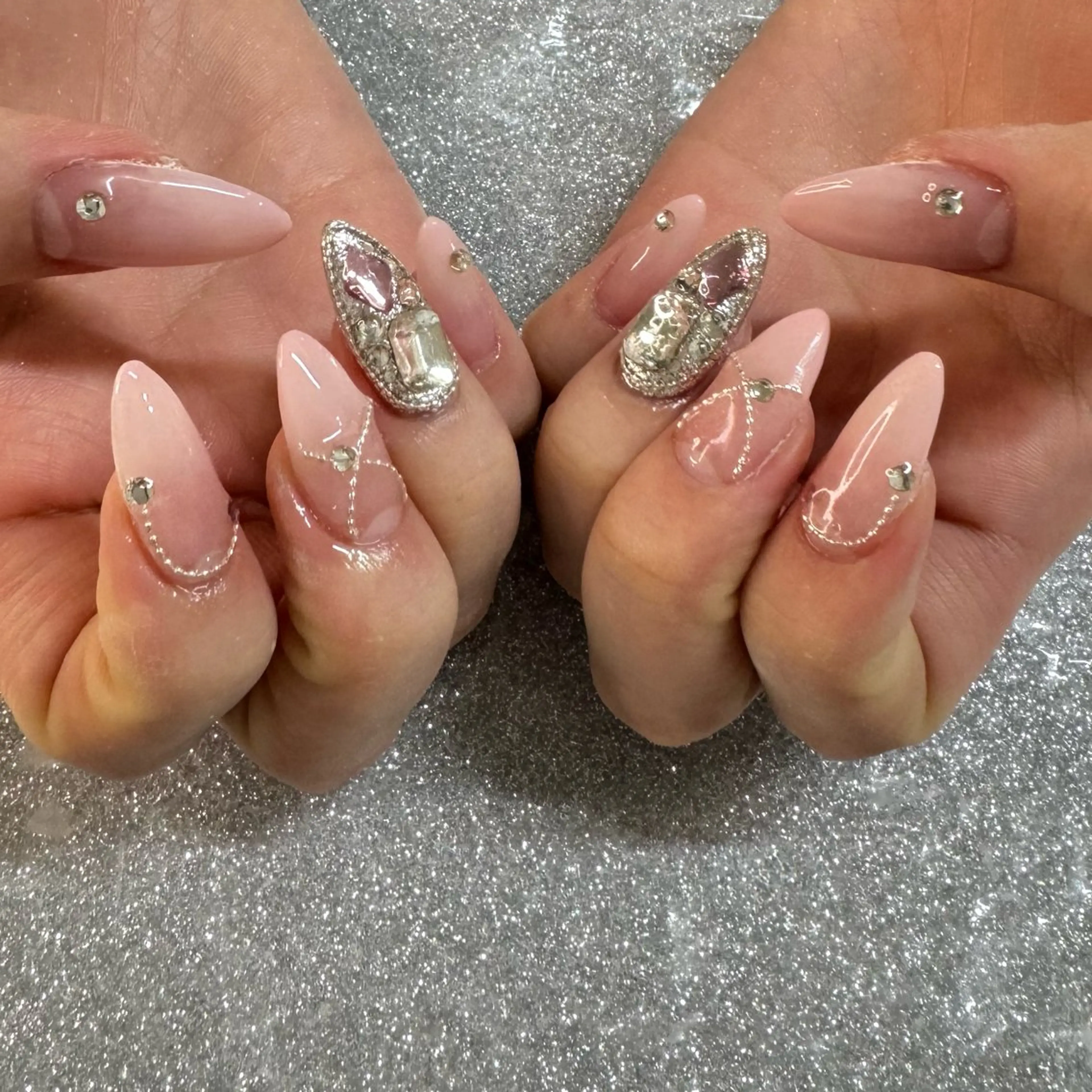 ネイル ハンドネイル VIERU 🌈🎀💖のネイルデザイン