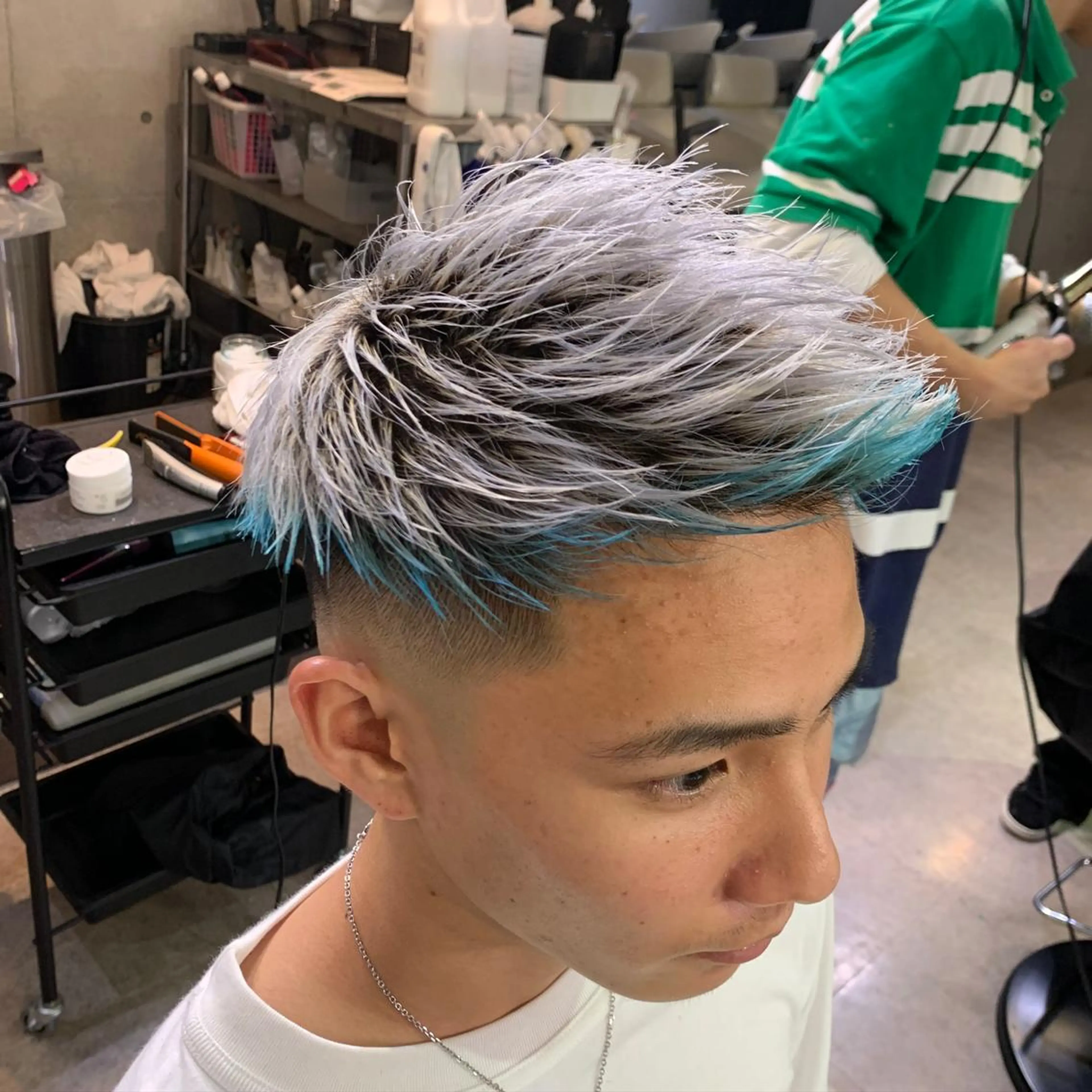 ショート カラー メンズ ヘアカラー 及川シゲル 髪質改善講師のヘアスタイル