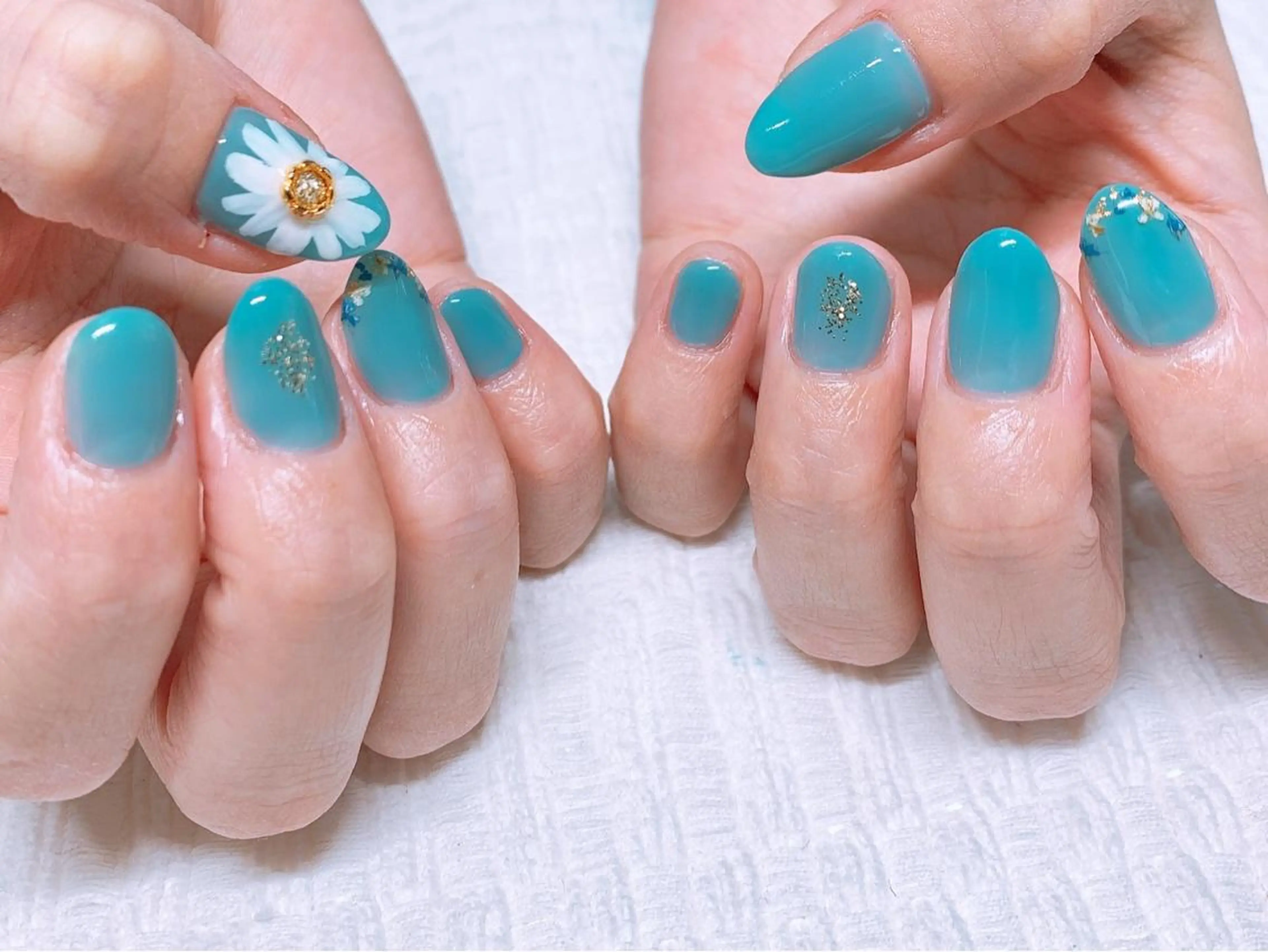 ネイル アートネイル THECOLORS所属・近貞 莉奈のネイルデザイン