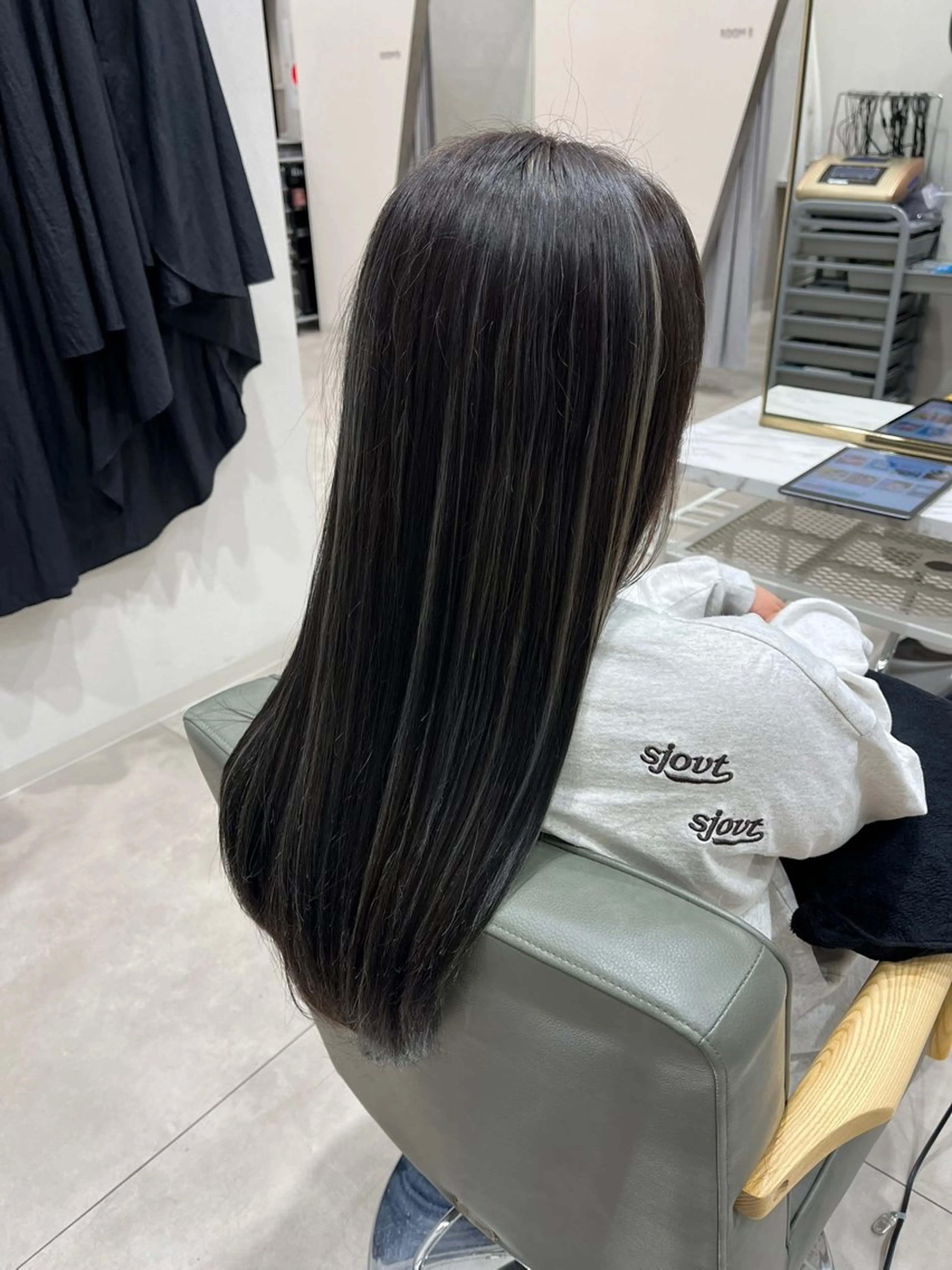 ロング カラー ハイライトカラー ハイライト number大分/ 磯部栞里のヘアスタイル