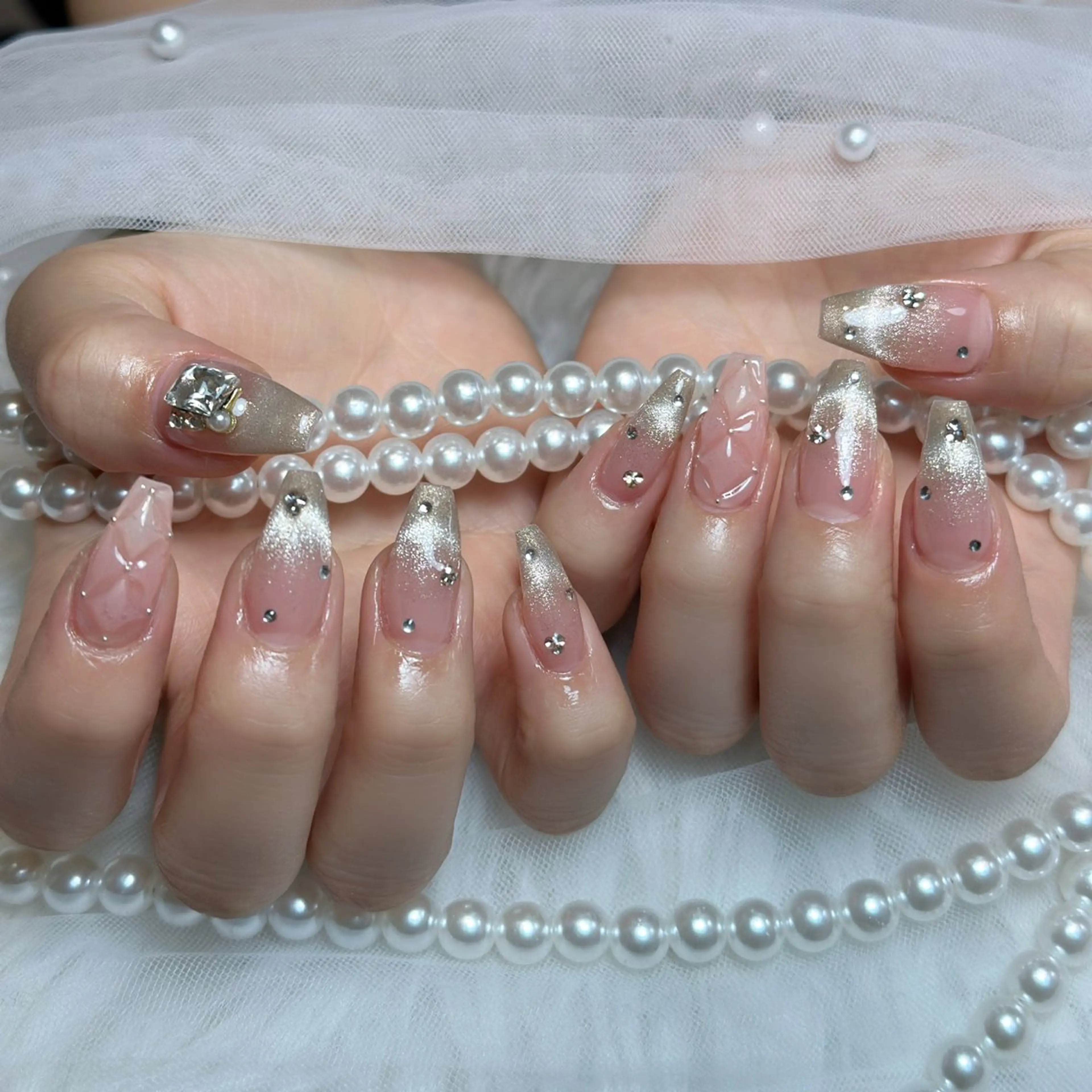 ネイル オーロラネイル ボルドー ブラウン 氷ネイル・うるうるネイル キラキラネイル ハンドネイル Julli NailStudioのネイルデザイン