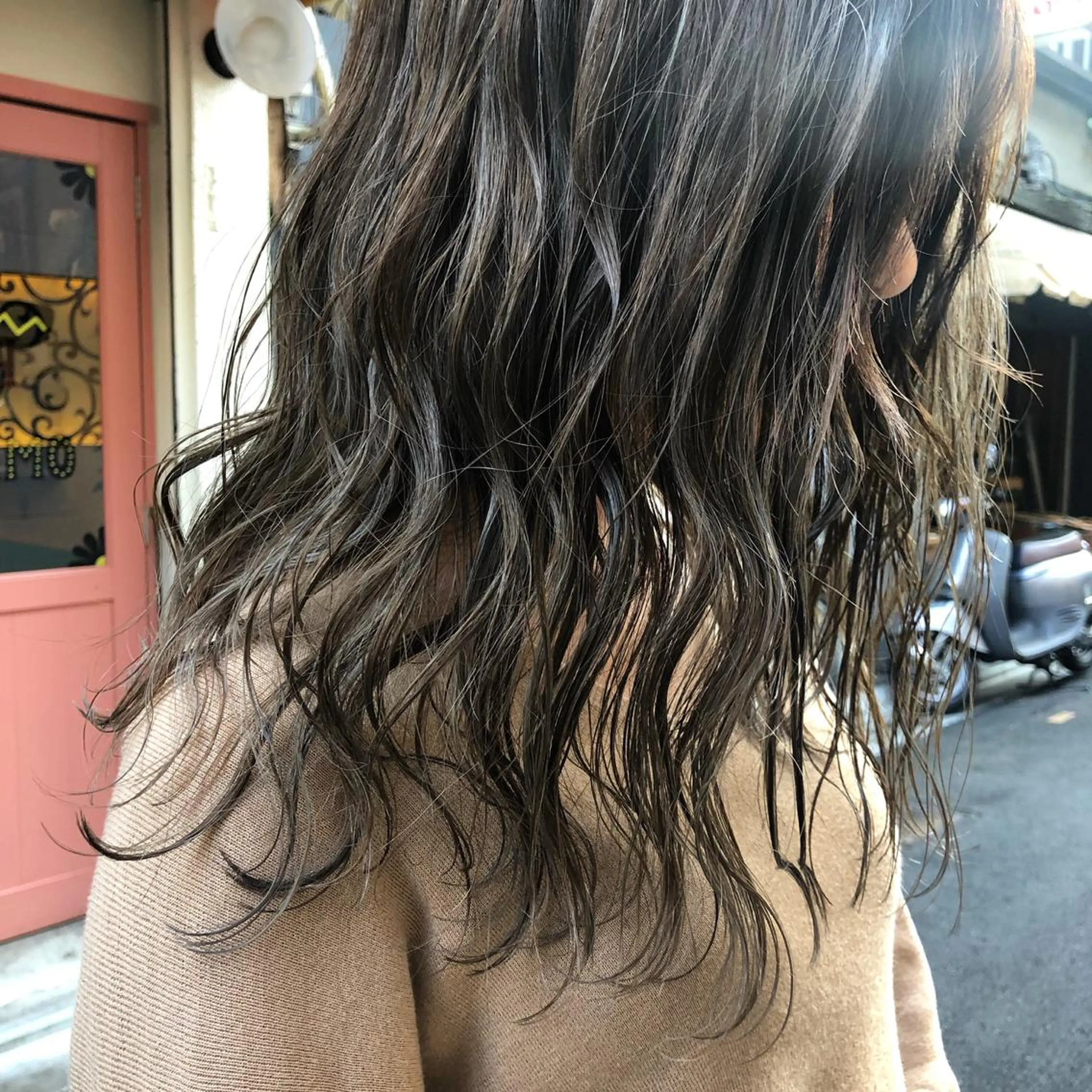 セミロング カラー ブリーチ 透明感カラー ハイライトカラー ハイライト ヘアカラー トリートメント Tao所属・藤川 大智のヘアスタイル