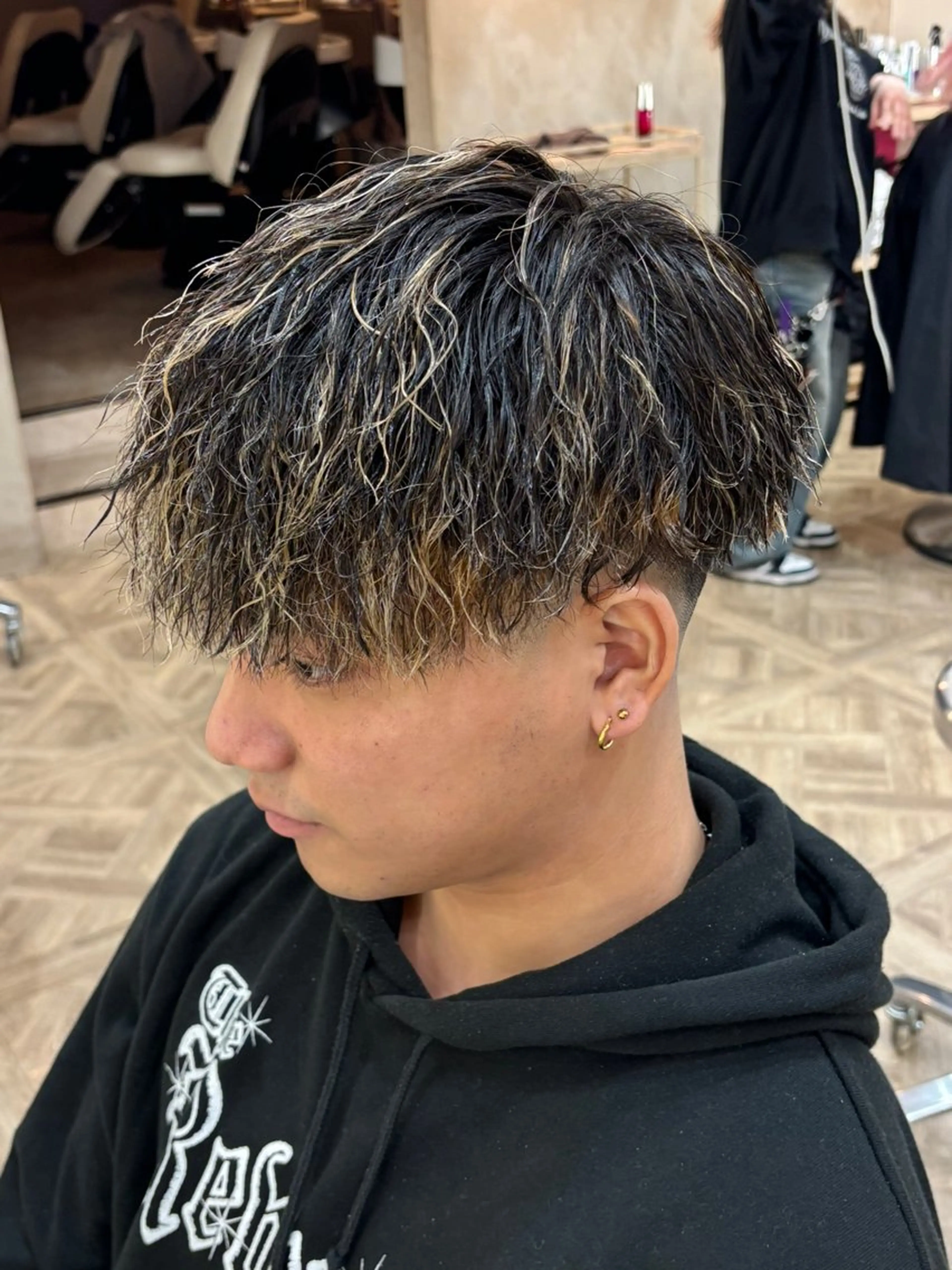 ショート パーマ メンズ フェードカット カット パーマ トリートメント パーマ職人DAIKI ツイスパ/波巻きのヘアスタイル