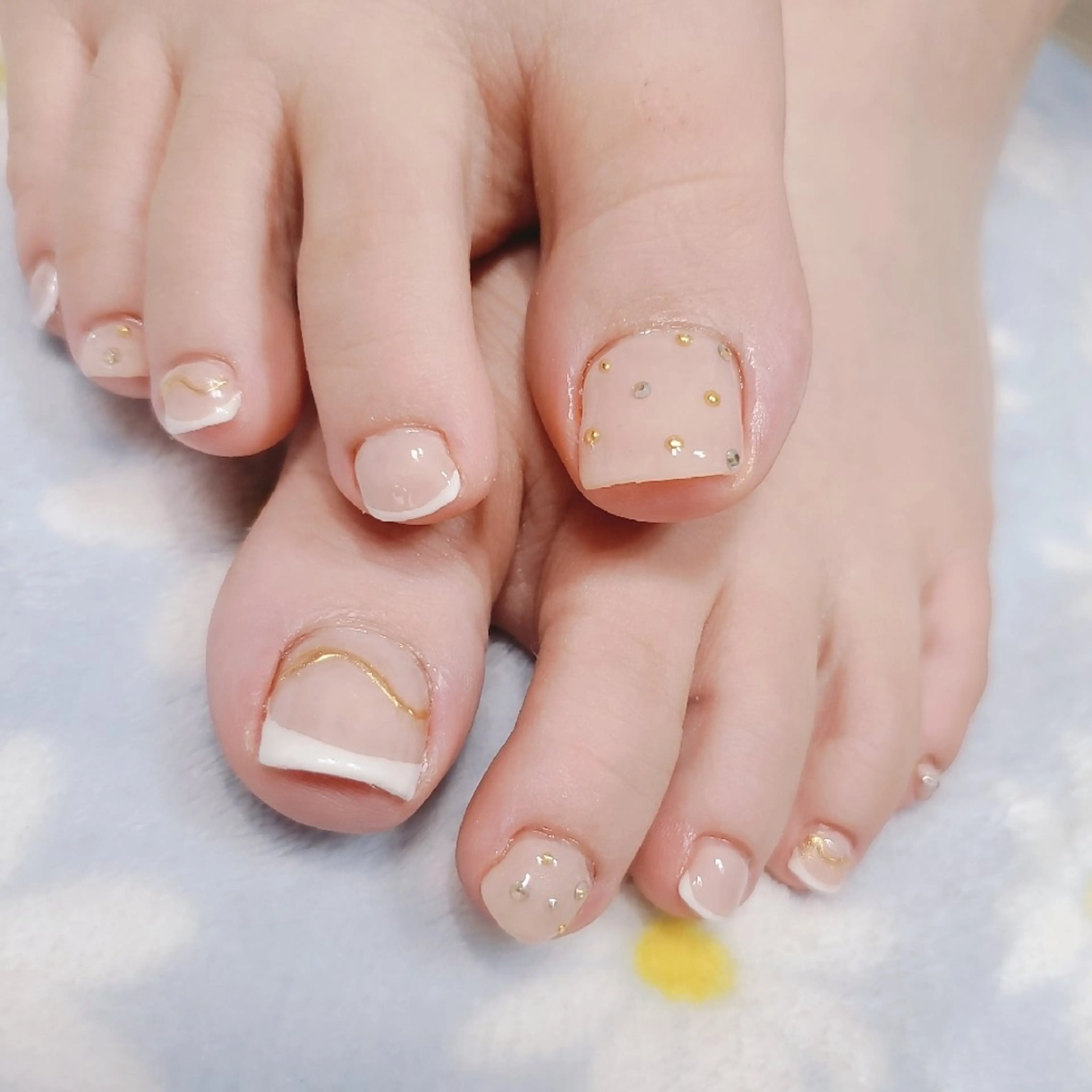 ネイル フレンチネイル 持ち込み フットネイル ネイルサロンベルティ .ひとみのネイルデザイン