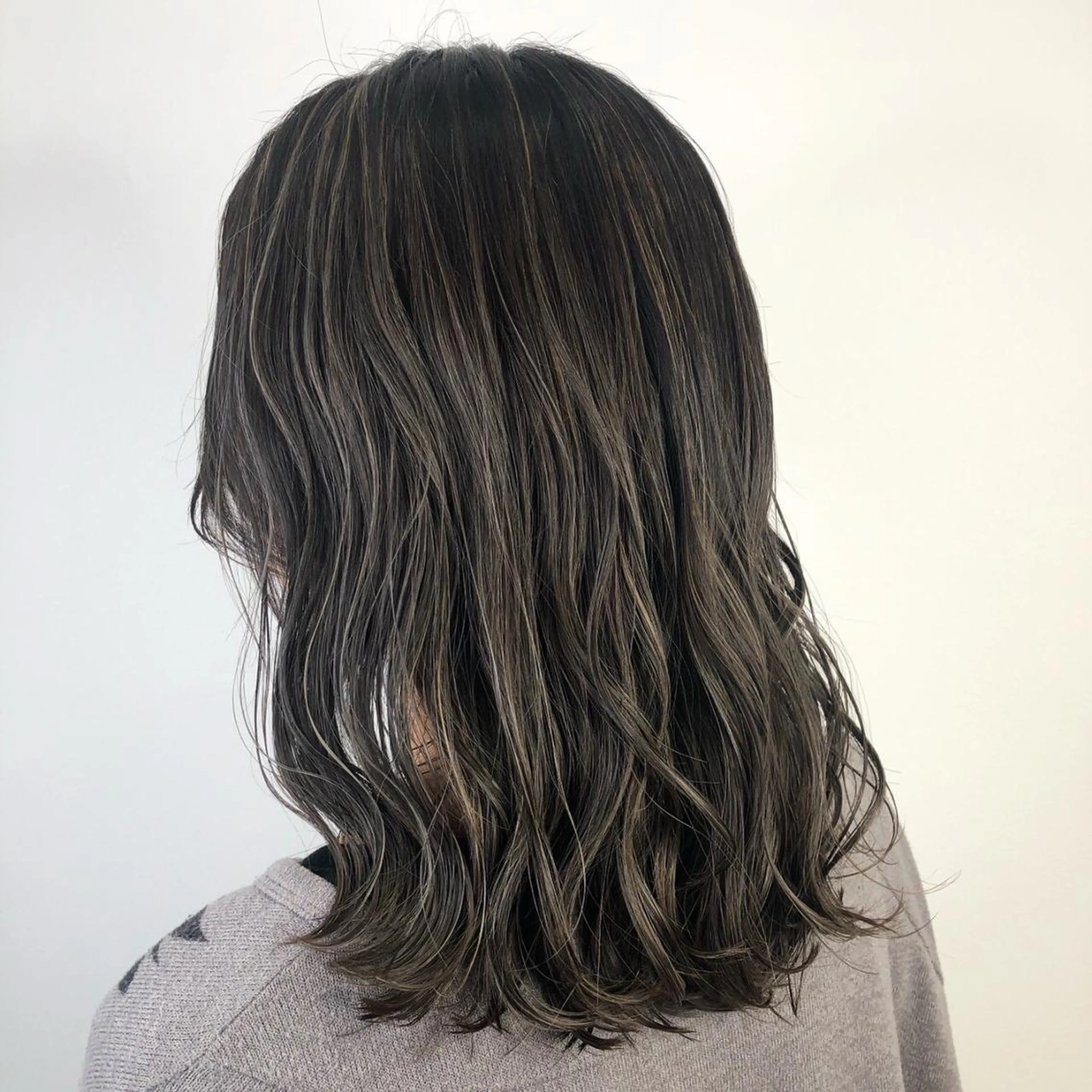 カラー デザインカラー Lienのヘアスタイル