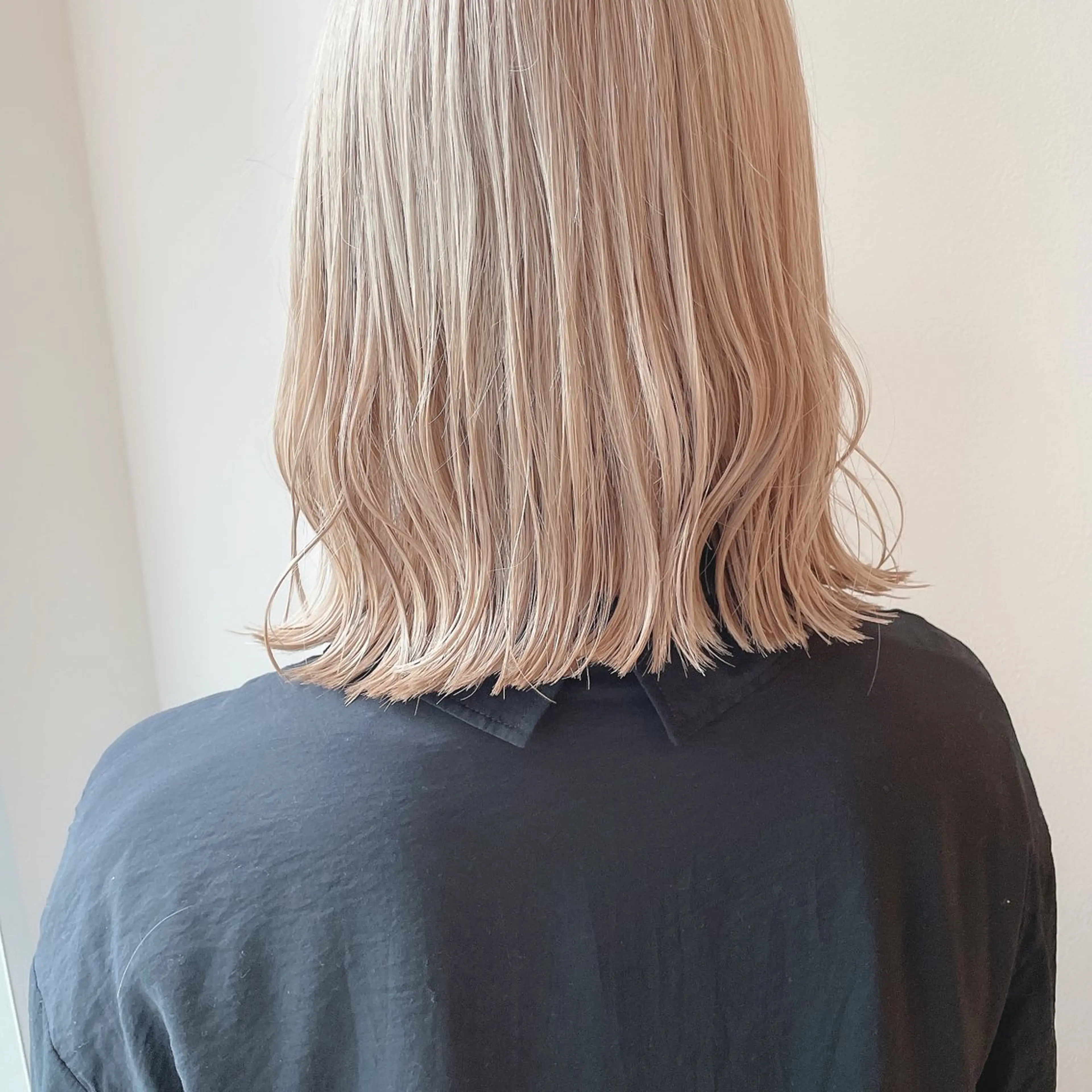 カラー ベージュカラー ホワイトベージュ ヤスドミ ケイスケのヘアスタイル