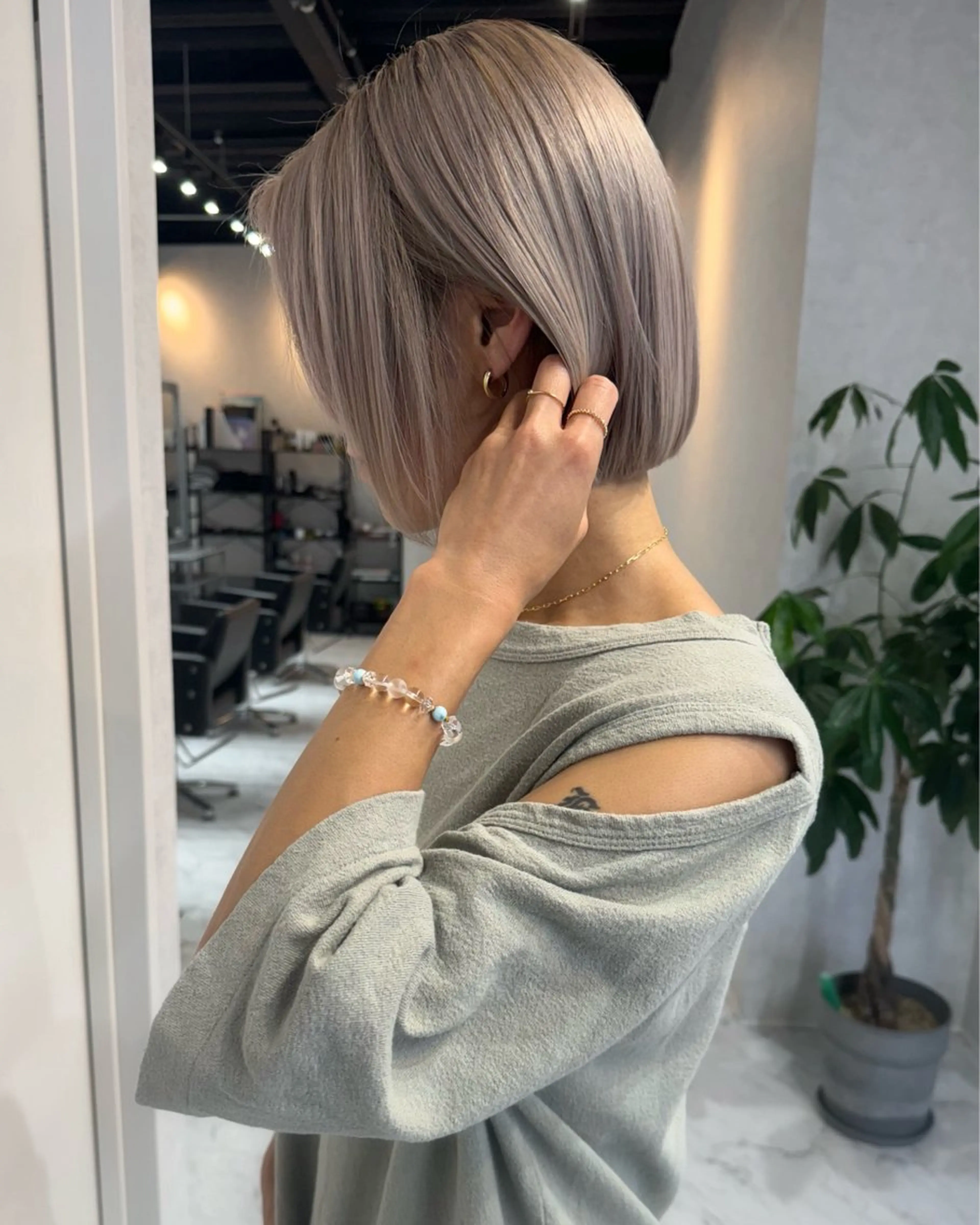 ショート カラー ヘアアレンジ バレイヤージュ ブリーチ ダブルカラー ハイライトカラー ハイトーンカラー カット ヘアカラー トリートメント アンドウ ユウ/ レイヤーカット/韓国のヘアスタイル