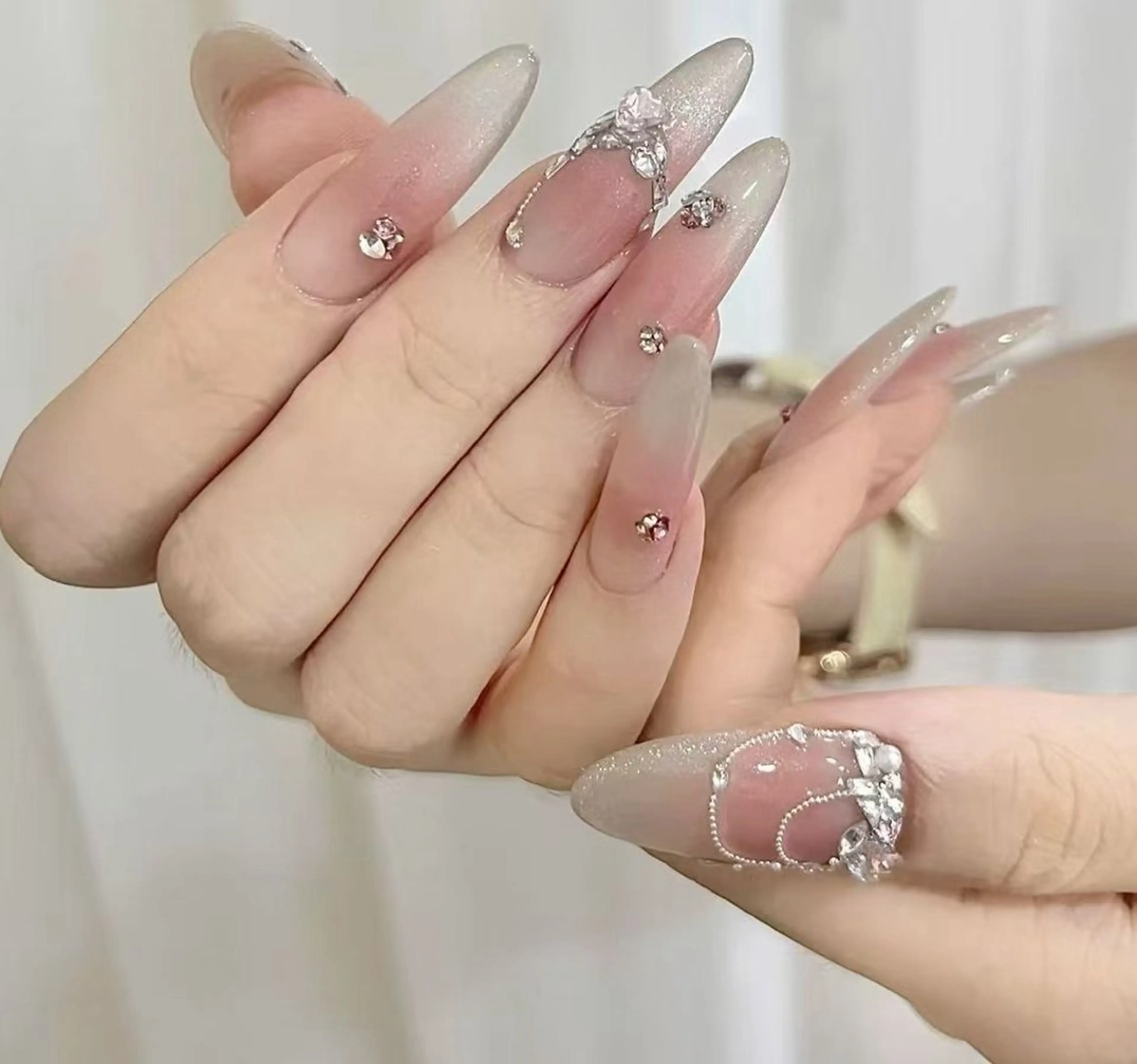 ネイル オーロラネイル フラワーネイル フットネイル フレンチネイル ジェルネイル ハンドネイル BabyYouMi nailのネイルデザイン