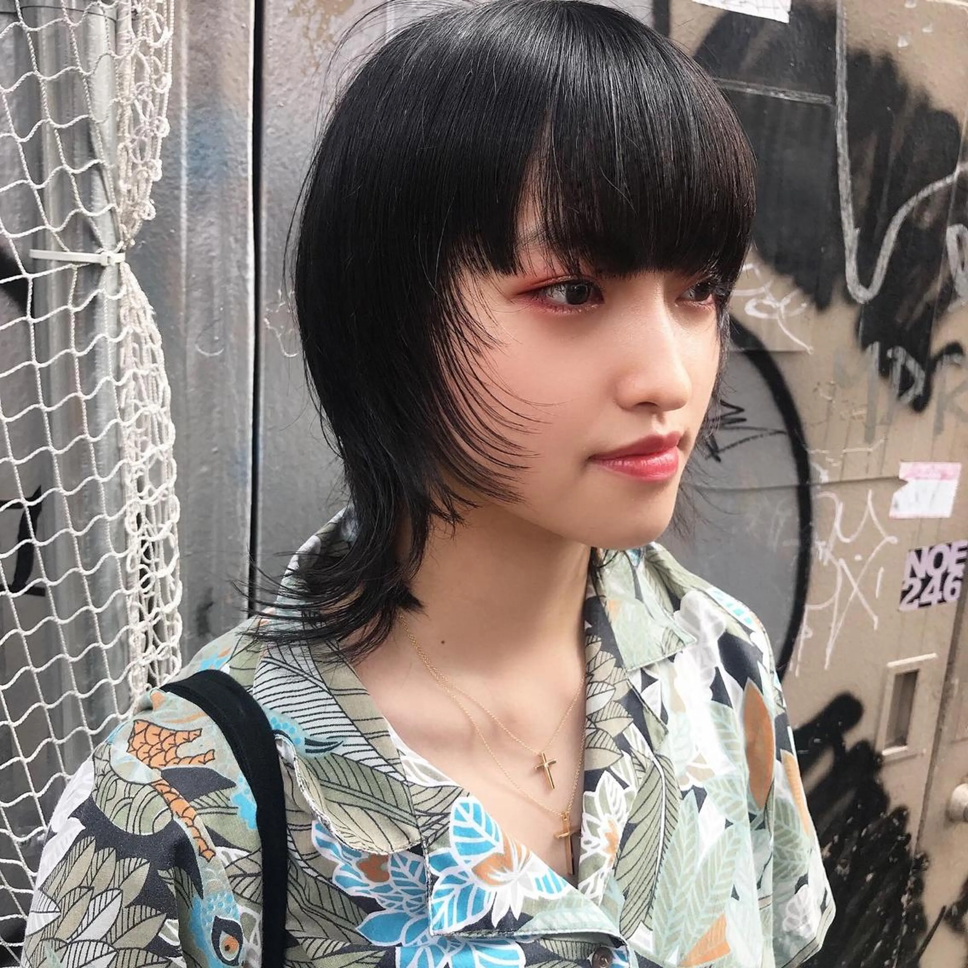 ミディアム ワイドバング ウルフカット カット ホワイト&レイヤーカ ットエクステ長畠俊輔のヘアスタイル