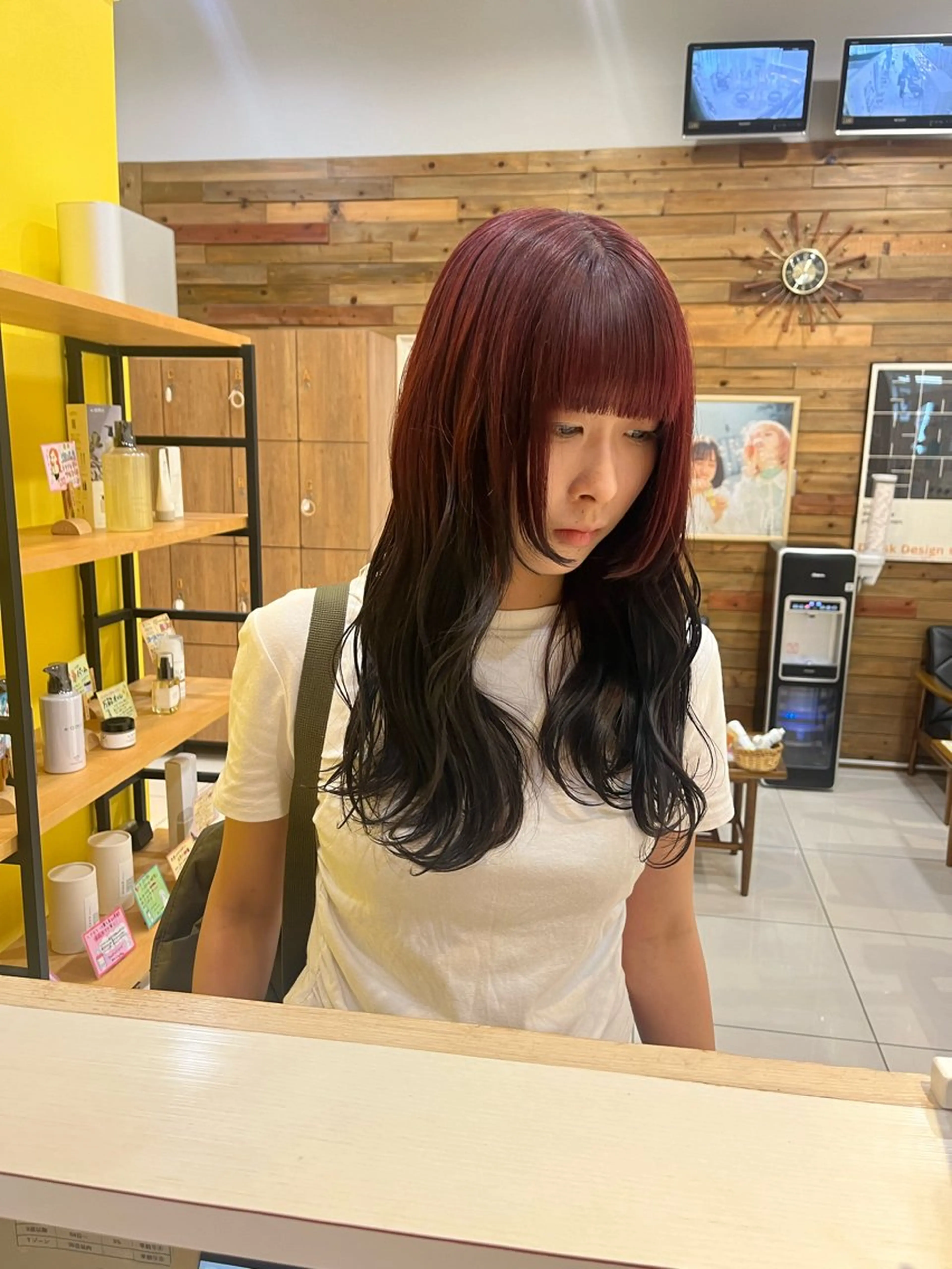 ロング カラー ヘアカラー らいむ/暖色/ルーツ /イヤリングカラーのヘアスタイル