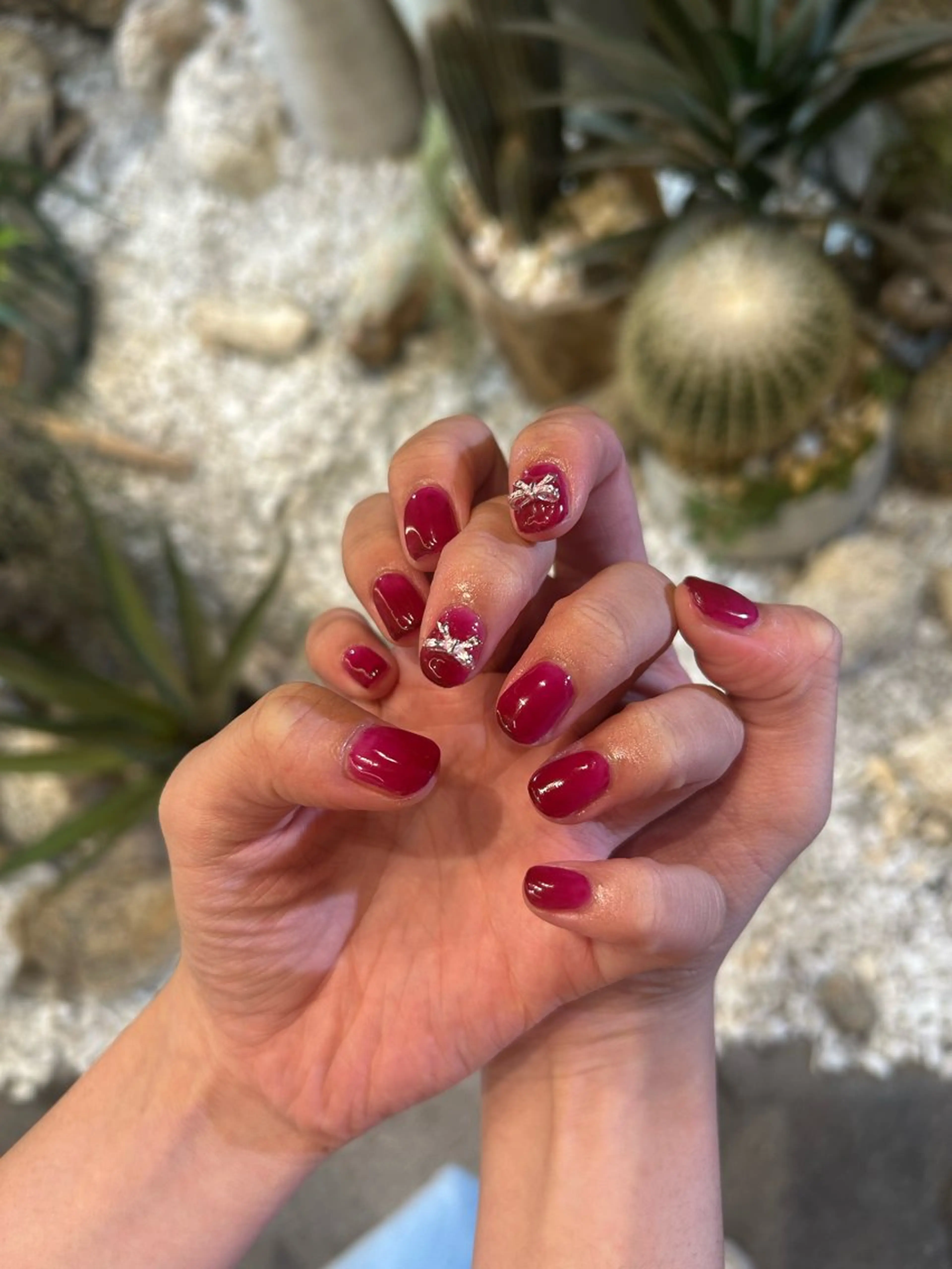 ネイル ハンドネイル 暖色系ツヤカラー コトノ🫧のヘアスタイル