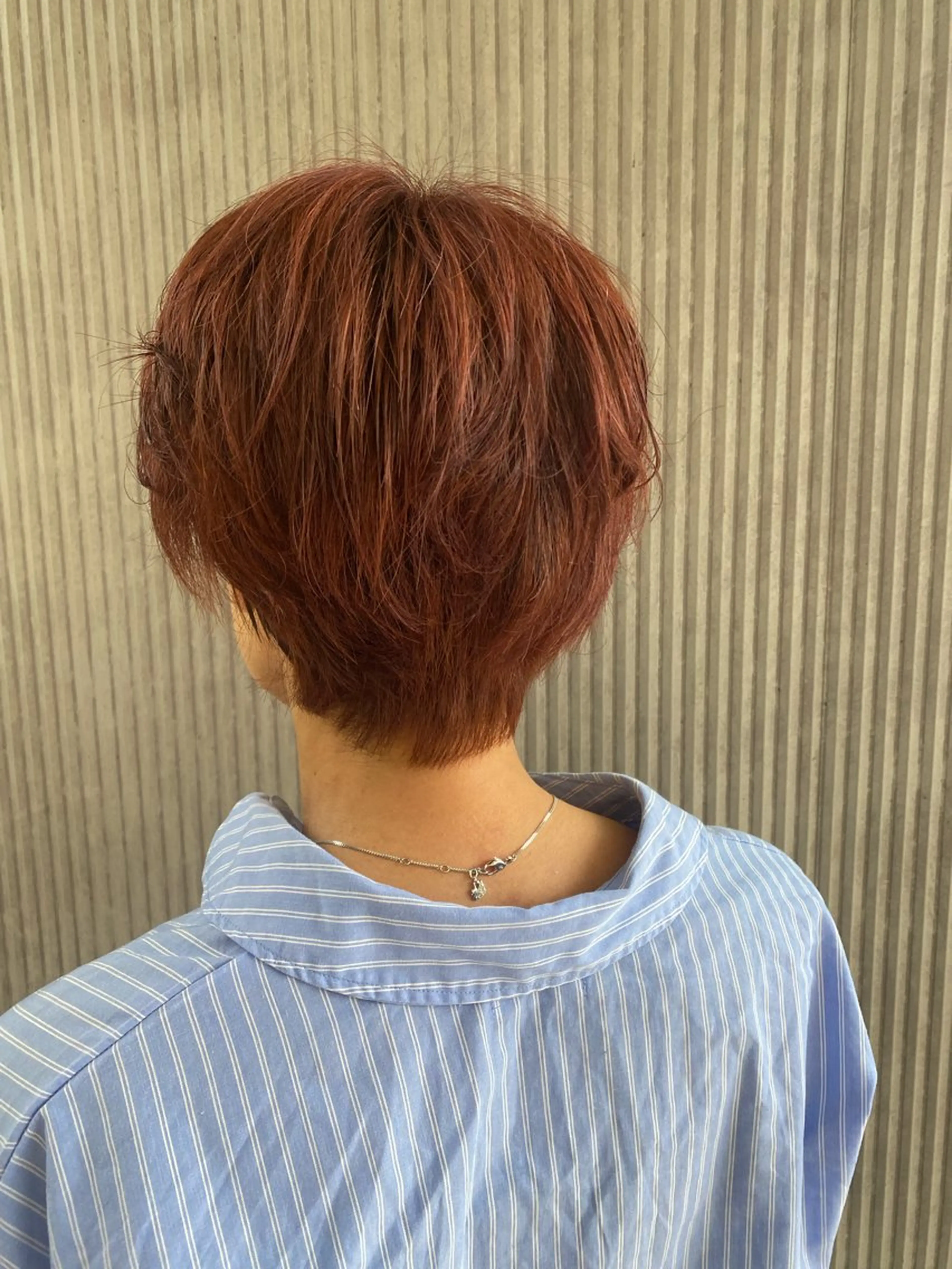 ショート カラー 中山 愛美莉のヘアスタイル