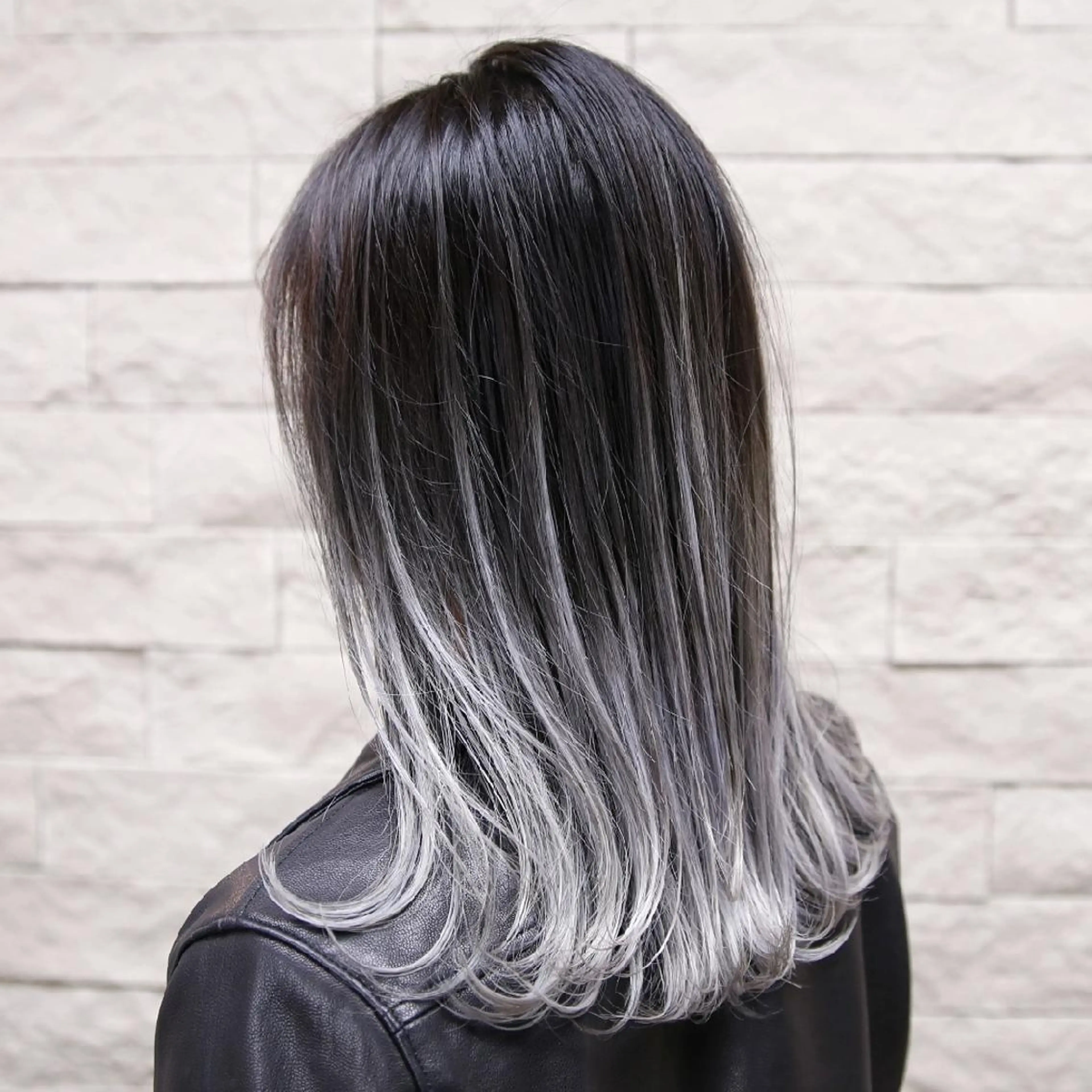 ミディアム カラー バレイヤージュ レイヤーカット 艶髪✨ハイトーン ✨ホワイト✨北宗一郎のヘアスタイル