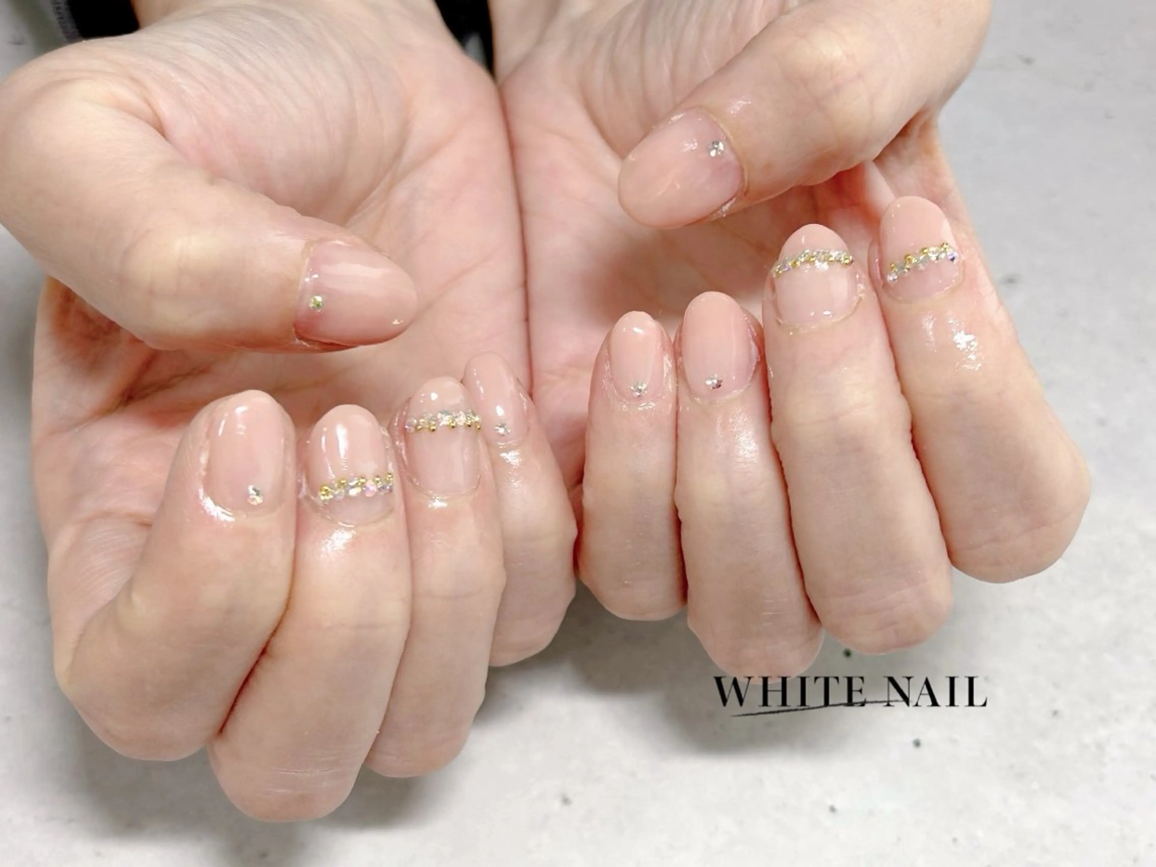 ネイル グラデーション シンプルネイル ハンドネイル WHITE NAIL ホワイトネイルのネイルデザイン