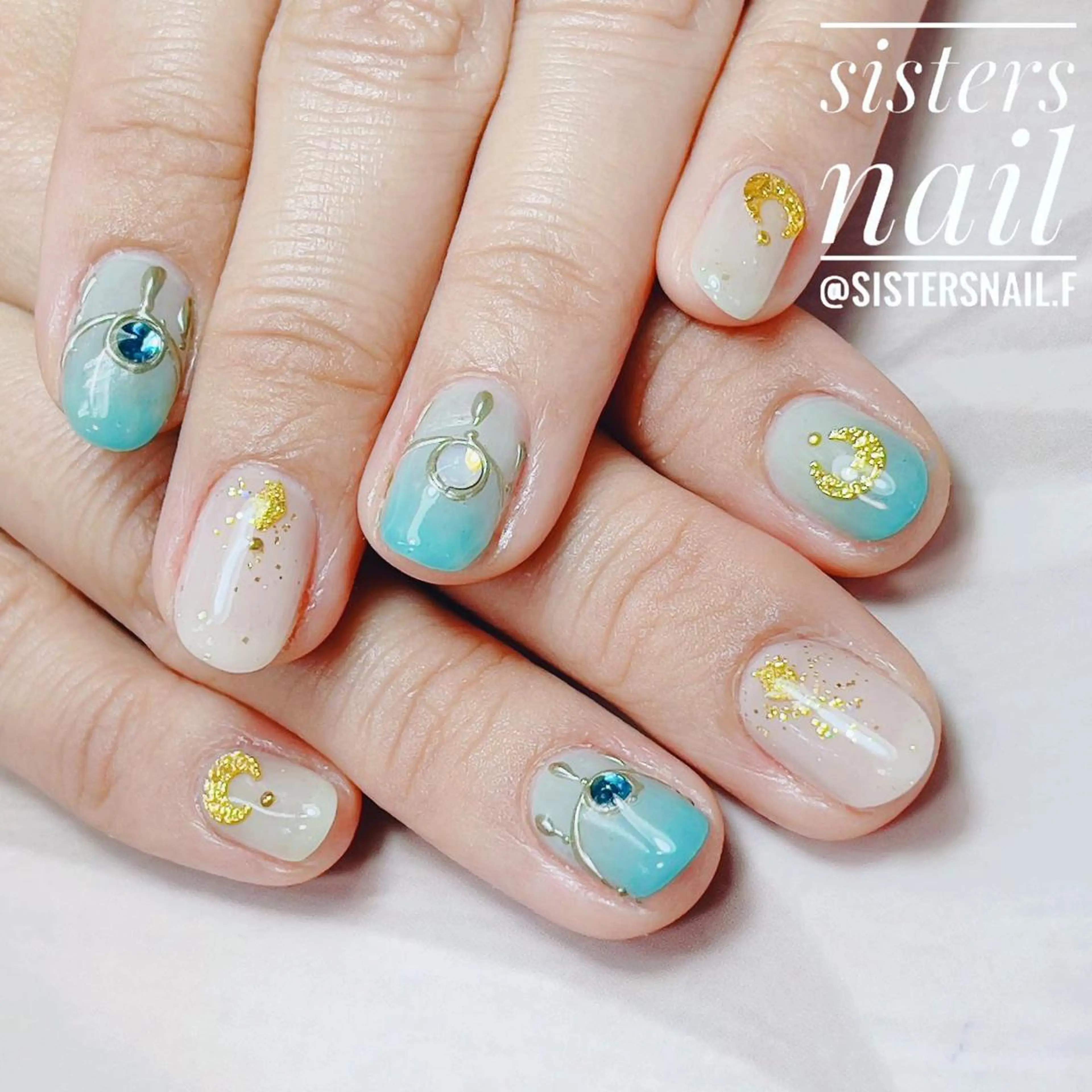 ネイル ブルー ジェルネイル ゴールド キラキラネイル 持ち込み sisters nail.fのネイルデザイン