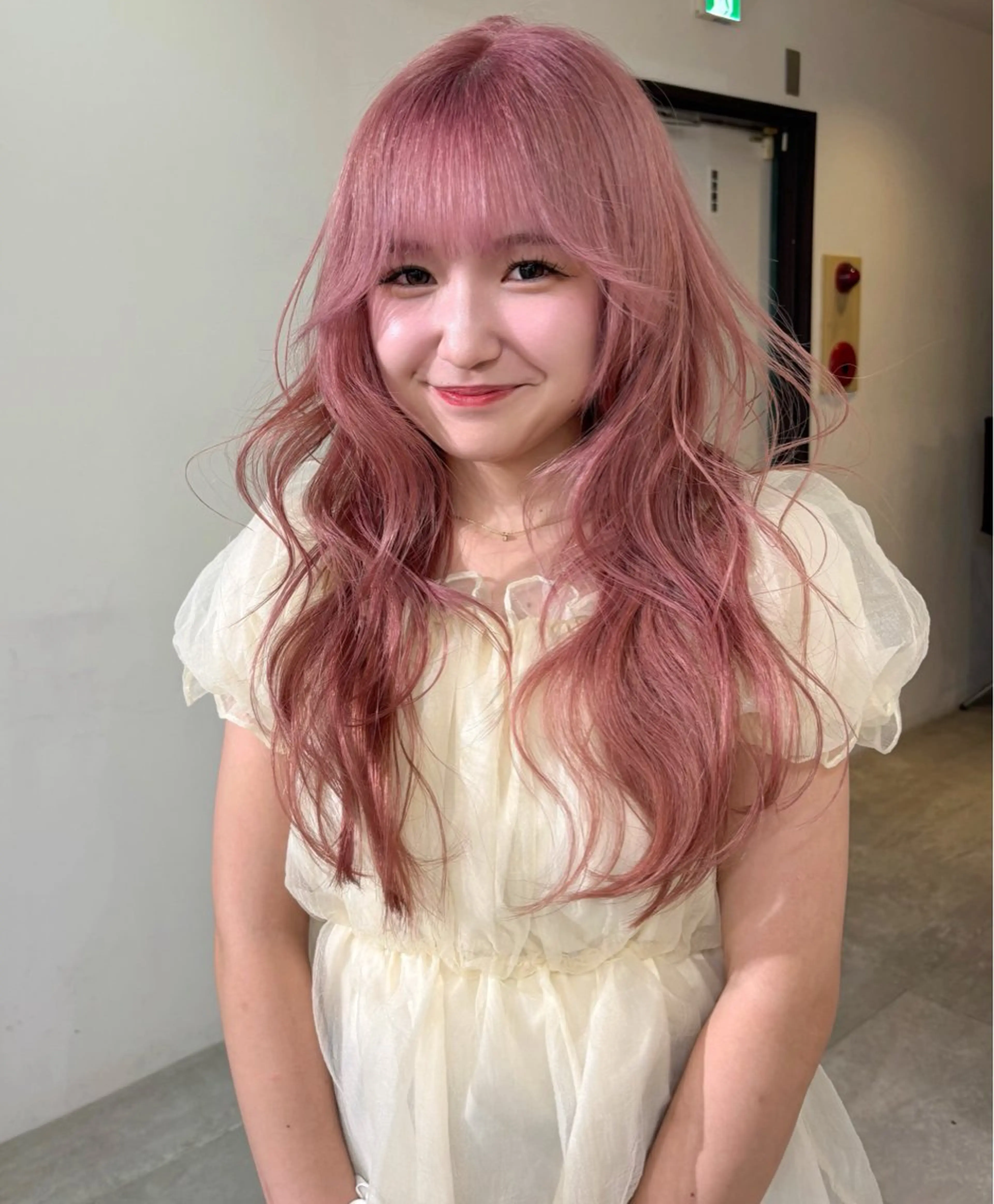 ロング カラー ブリーチ ブロンド ヘアカラー mizuki/ピンク ベージュ.レイヤーのヘアスタイル