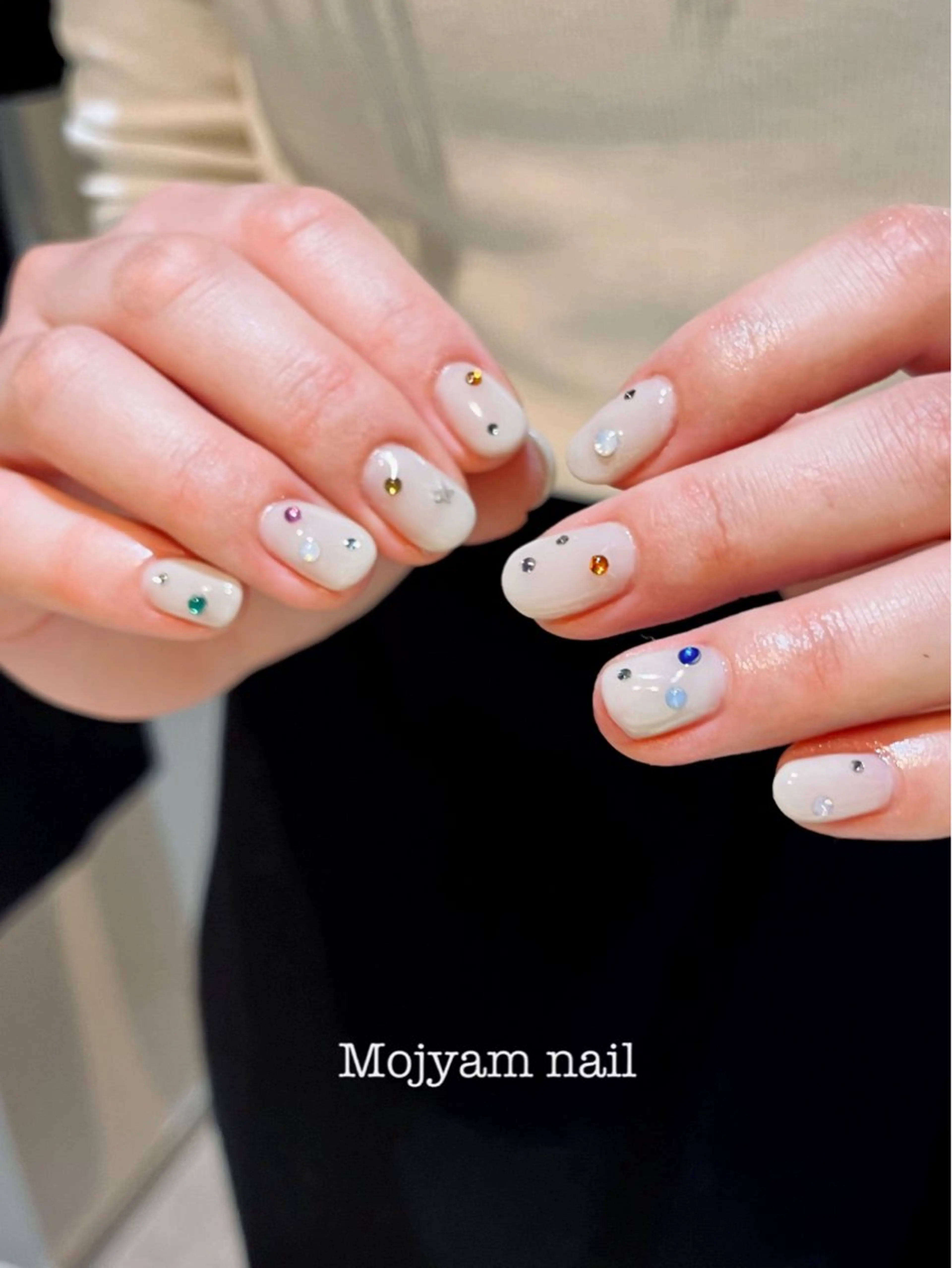 ネイル ショートネイル シンプルネイル ストーンネイル 冬ネイル ハンドネイル Mojyam nail所属・松本 実咲のネイルデザイン