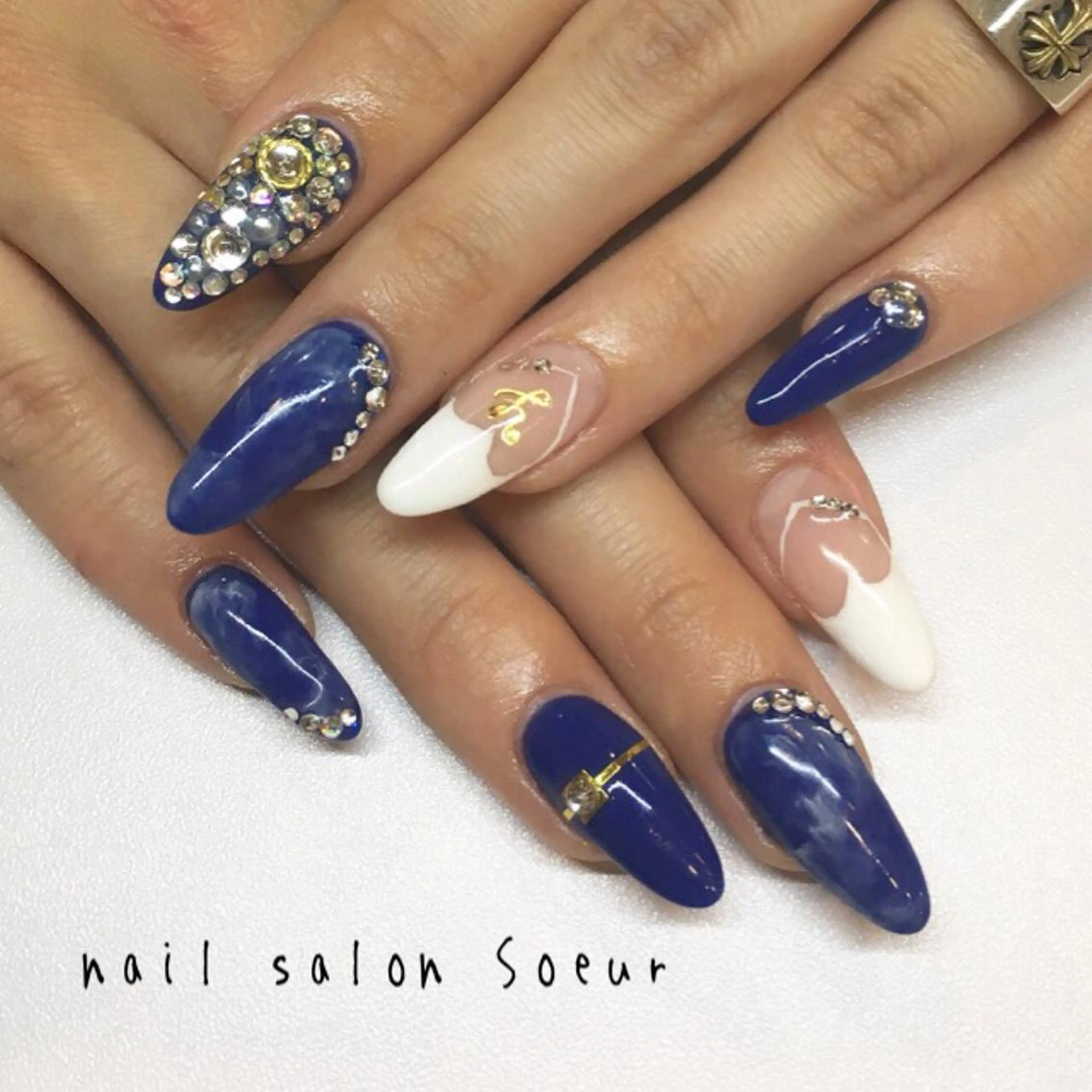 ネイル ブルー ハート 持ち込み スカルプネイル ホワイト ハンドネイル nail salon Soeurのネイルデザイン