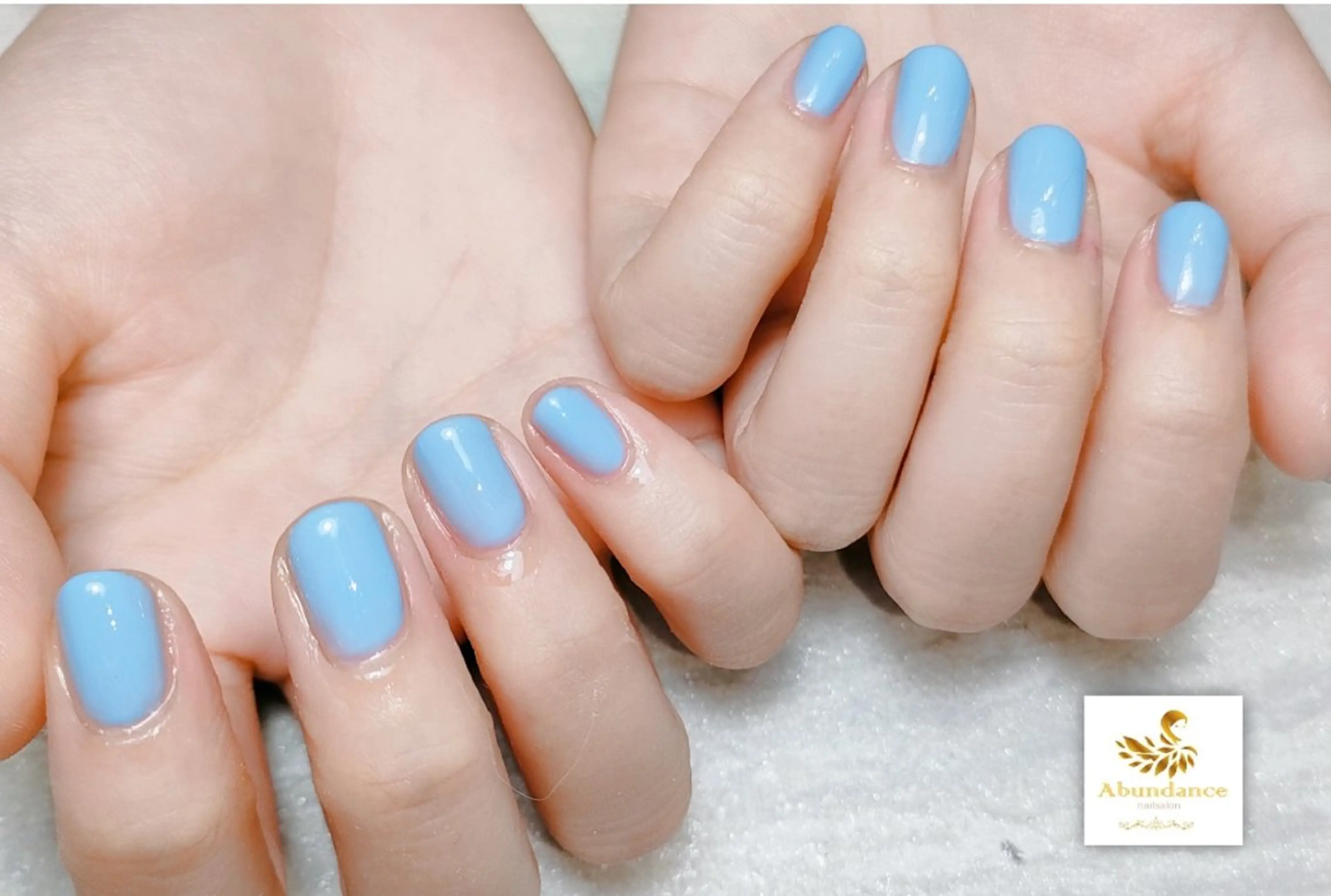 ネイル ブルー ワンカラーネイル ショートネイル ハンドネイル 完全予約制個室サロン Abundancesのネイルデザイン