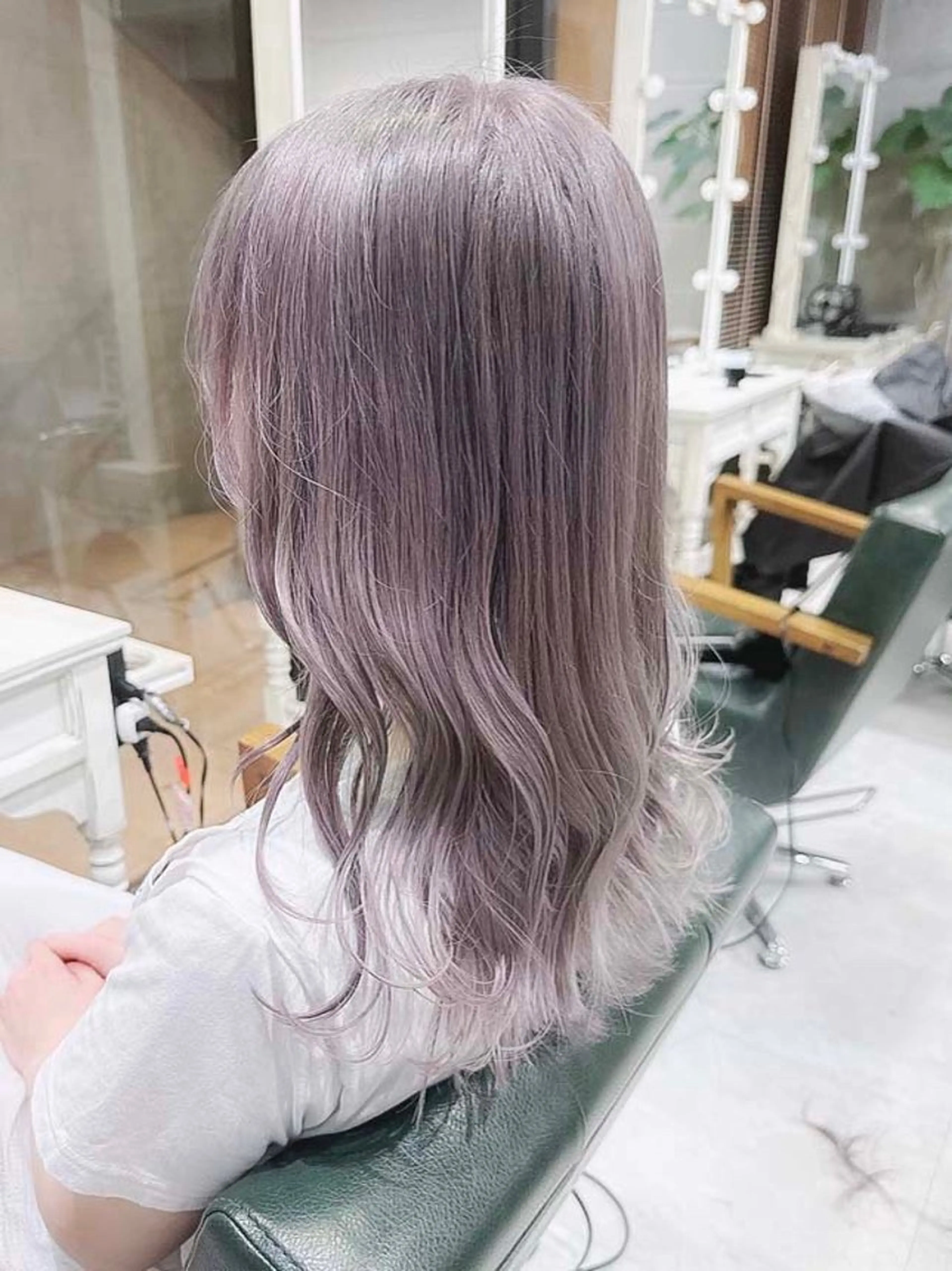 セミロング カラー ヘアアレンジ ブリーチ ケアブリーチ 透明感カラー デザインカラー ハイトーンカラー 𝐑𝐈𝐍𝐊𝐀 🐷🖤のヘアスタイル