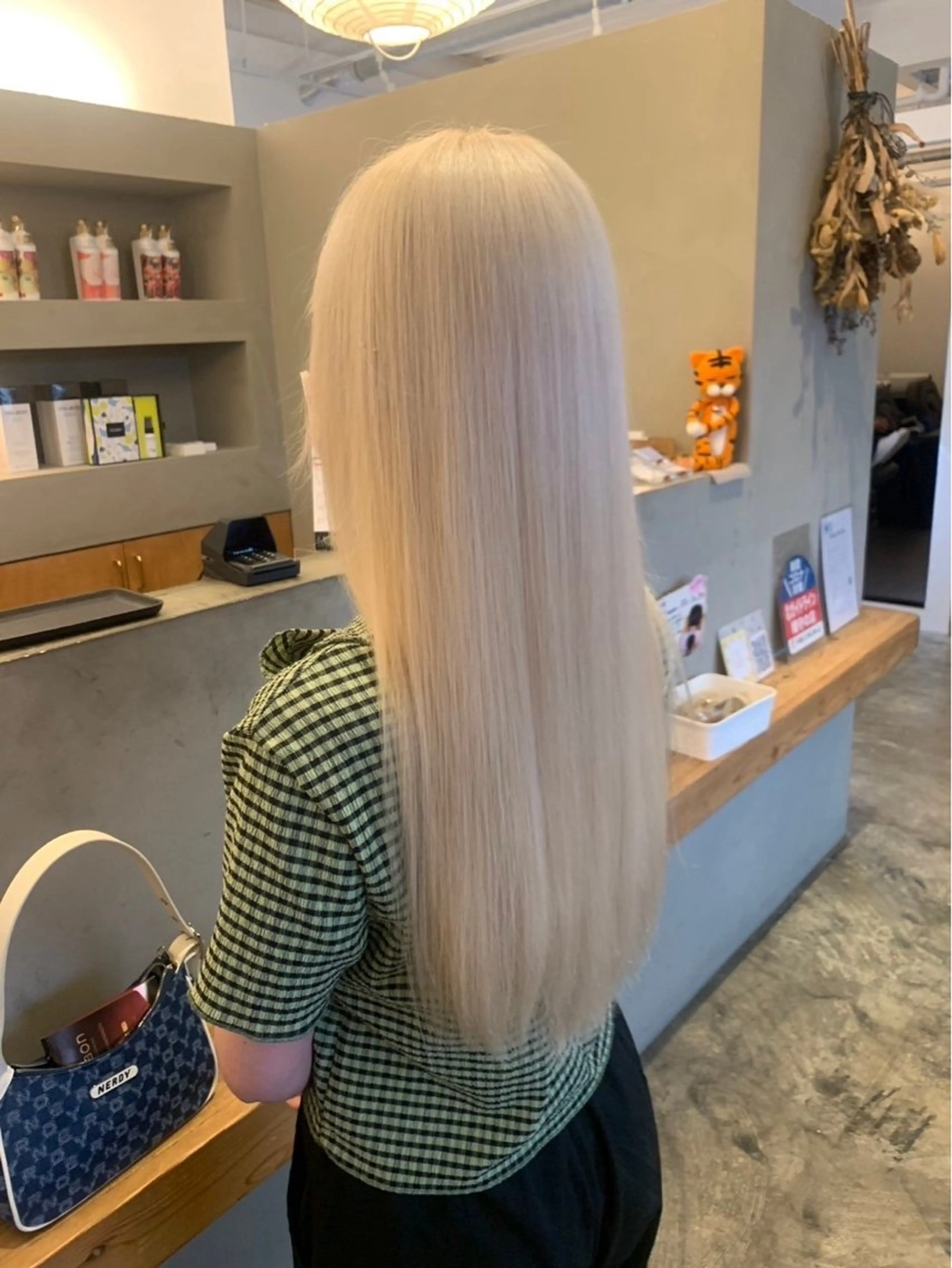 セミロング カラー ブリーチカラー特化 ✨️永井諒のヘアスタイル